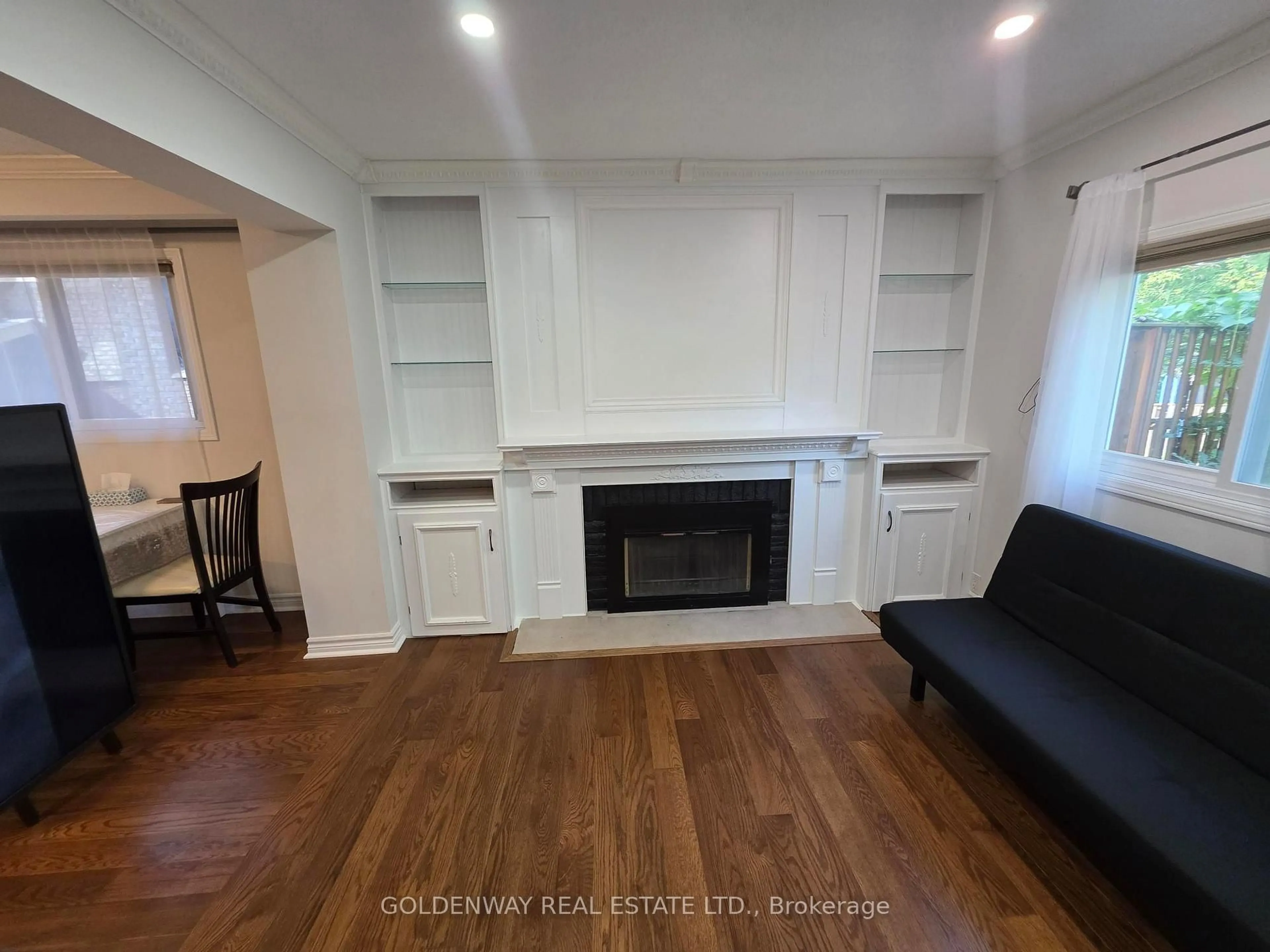 Living room with furniture, wood/laminate floor for 129 Major Buttons Dr, Markham Ontario L3P 3X7