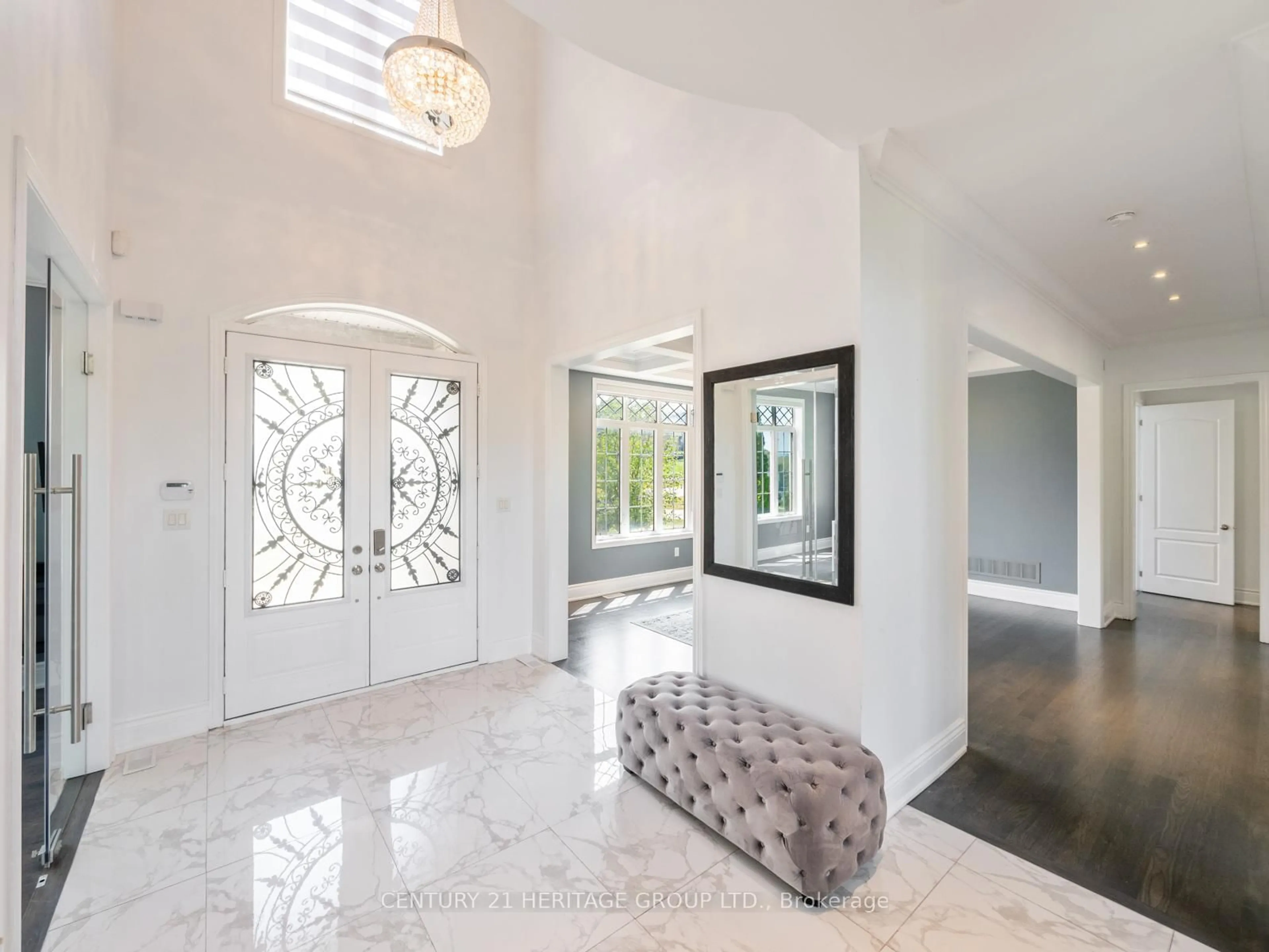 Indoor entryway for 162 Nottingham Forest Rd, Bradford West Gwillimbury Ontario L3Z 0H2