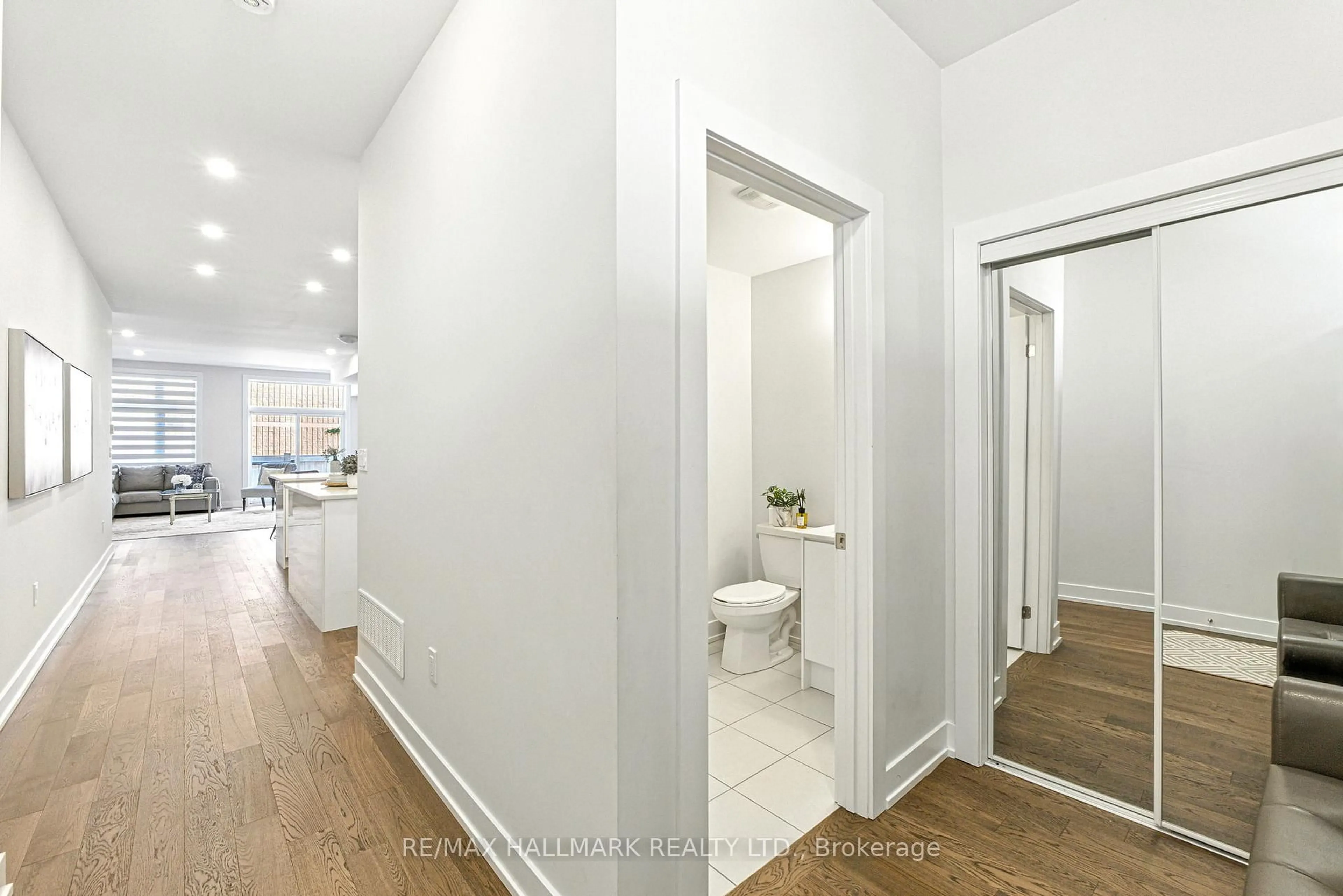 Indoor entryway for 9590 Islington Ave #148, Vaughan Ontario L4H 0A3