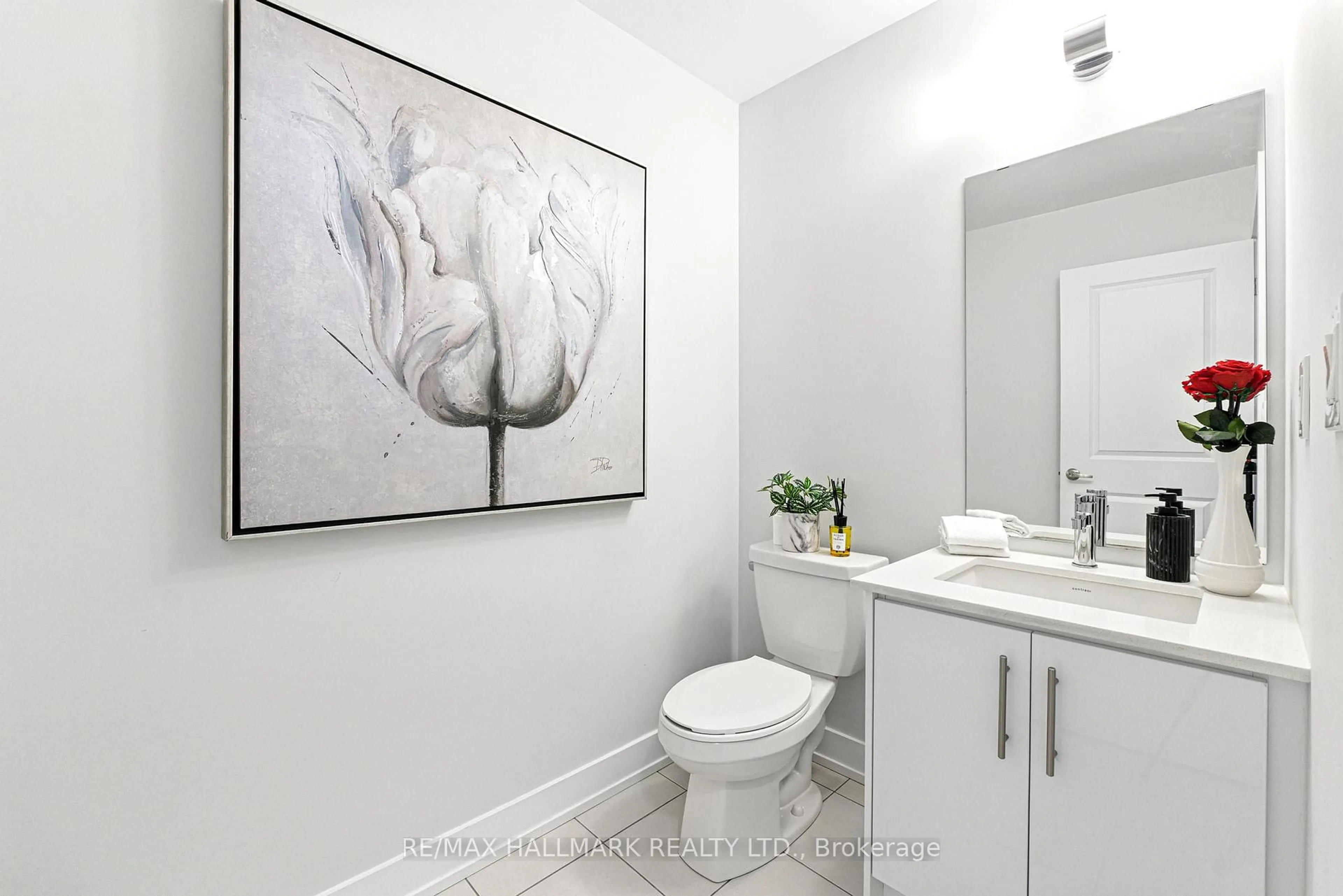 Standard bathroom, ceramic/tile floor for 9590 Islington Ave #148, Vaughan Ontario L4H 0A3