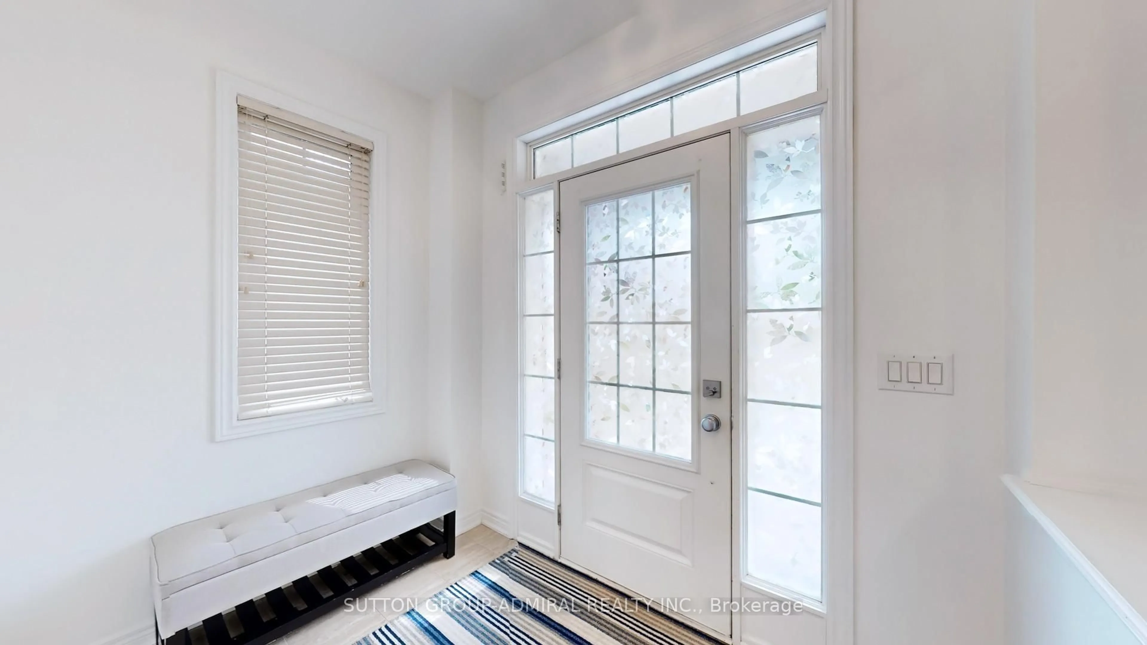 Indoor entryway for 93 Windrow St, Richmond Hill Ontario L4E 0Y1