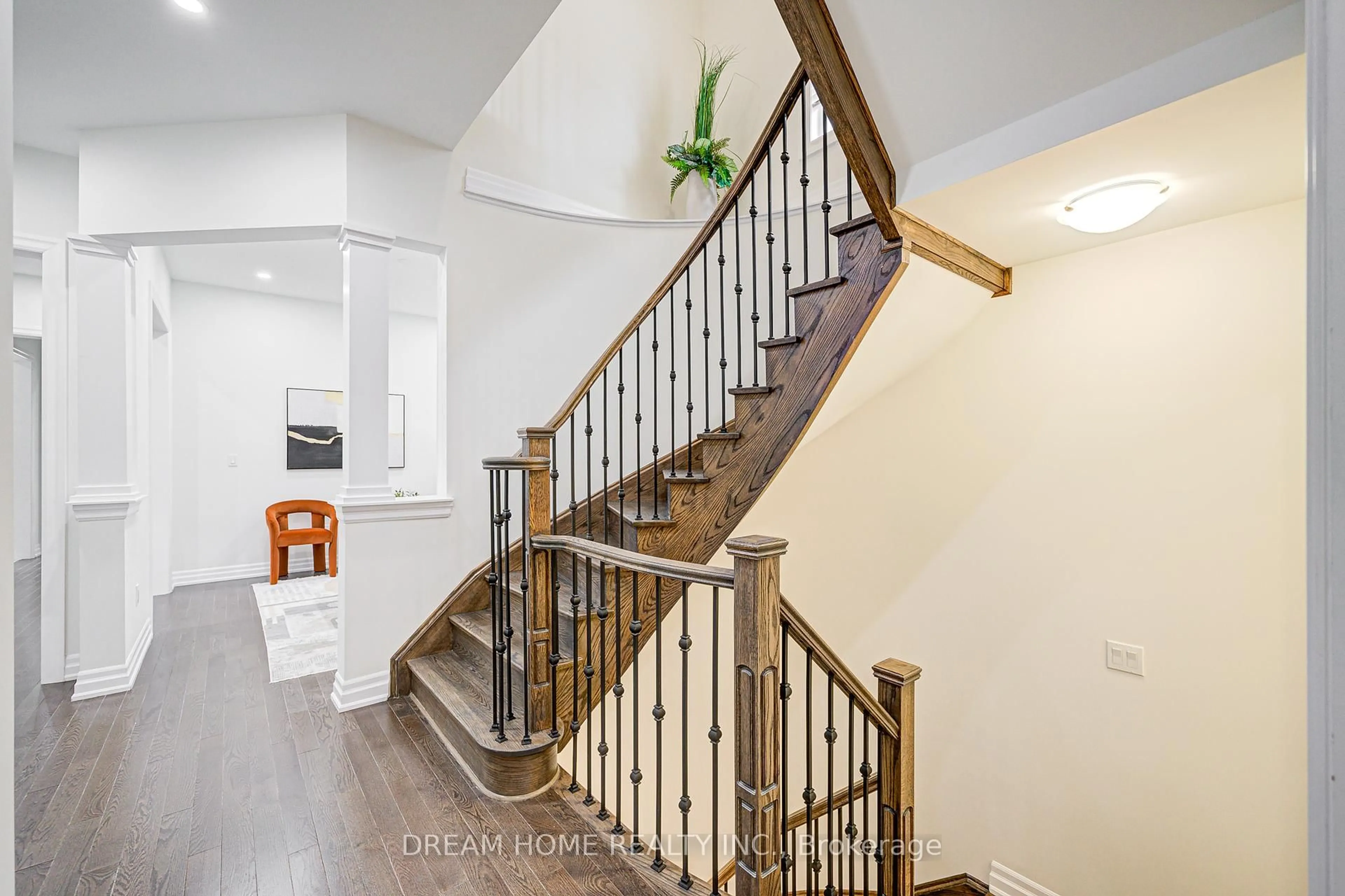 Stairs for 113 Botelho Circ, Aurora Ontario L4G 3X3