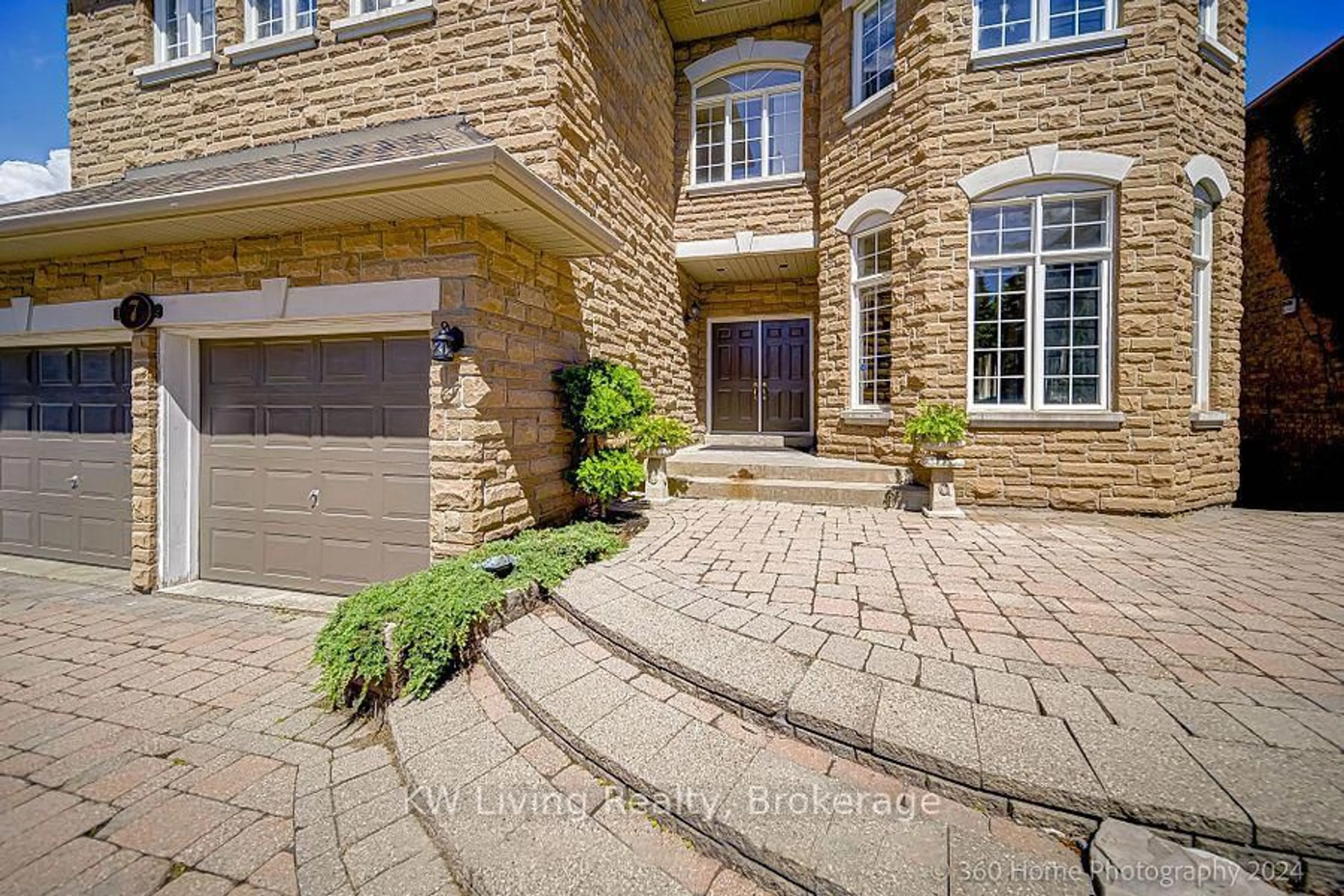 Home with brick exterior material, street for 7 Earl Grey Crt, Richmond Hill Ontario L4B 4E8