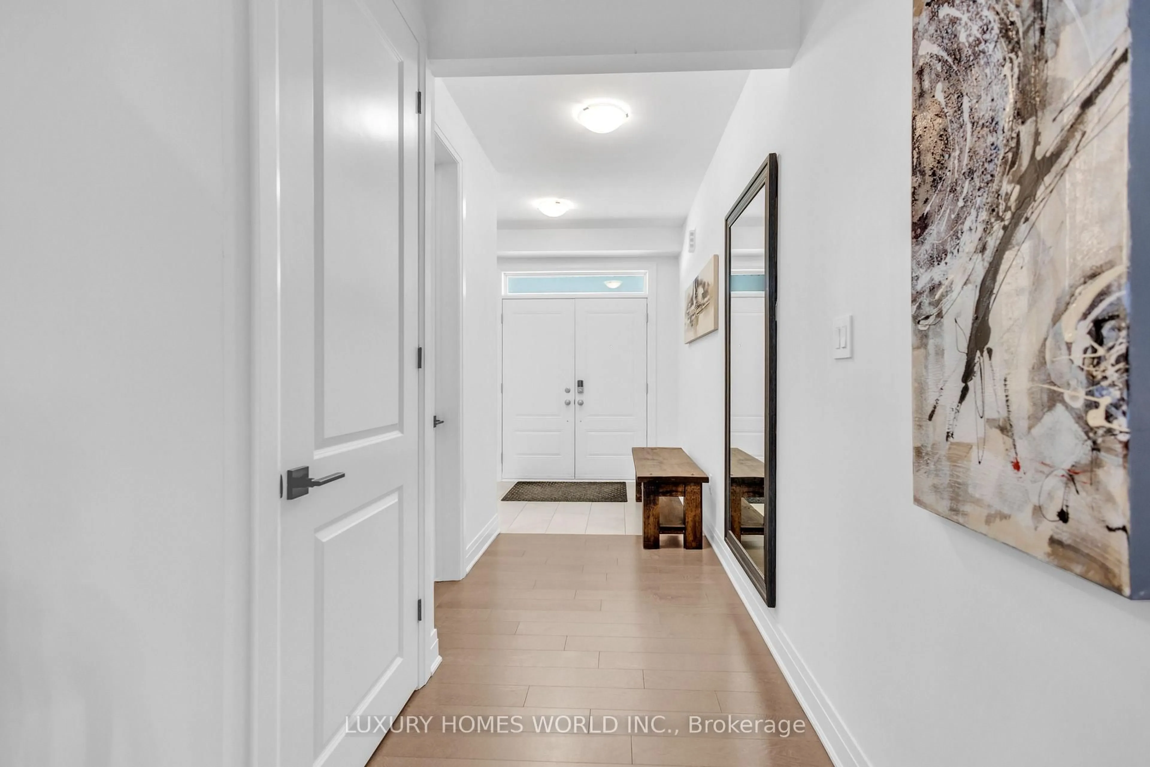 Indoor entryway for 657 Lamb St, Innisfil Ontario L9S 0R7