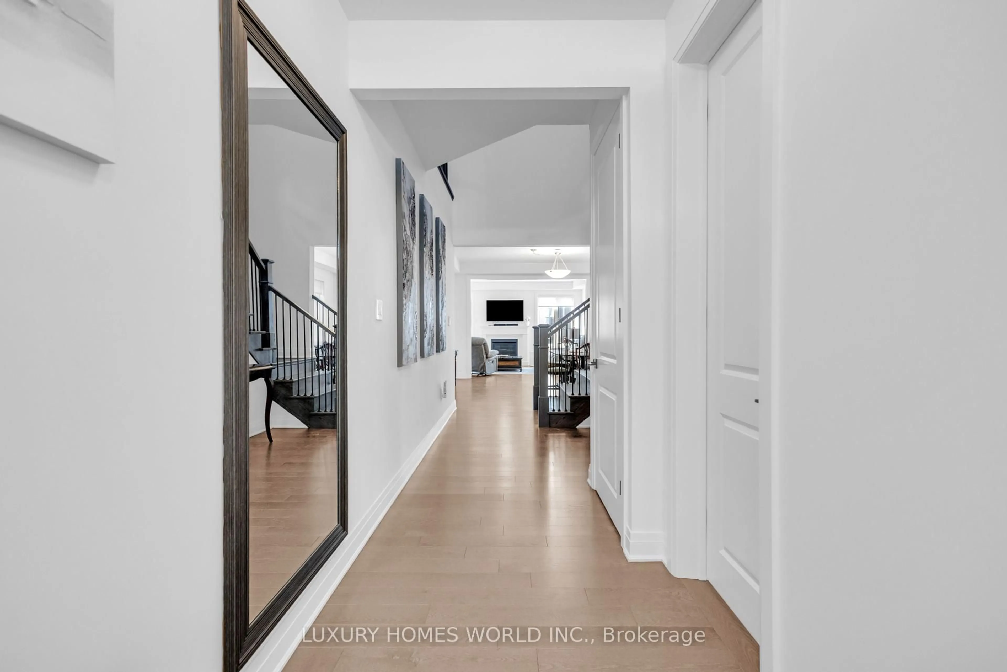 Indoor entryway for 657 Lamb St, Innisfil Ontario L9S 0R7