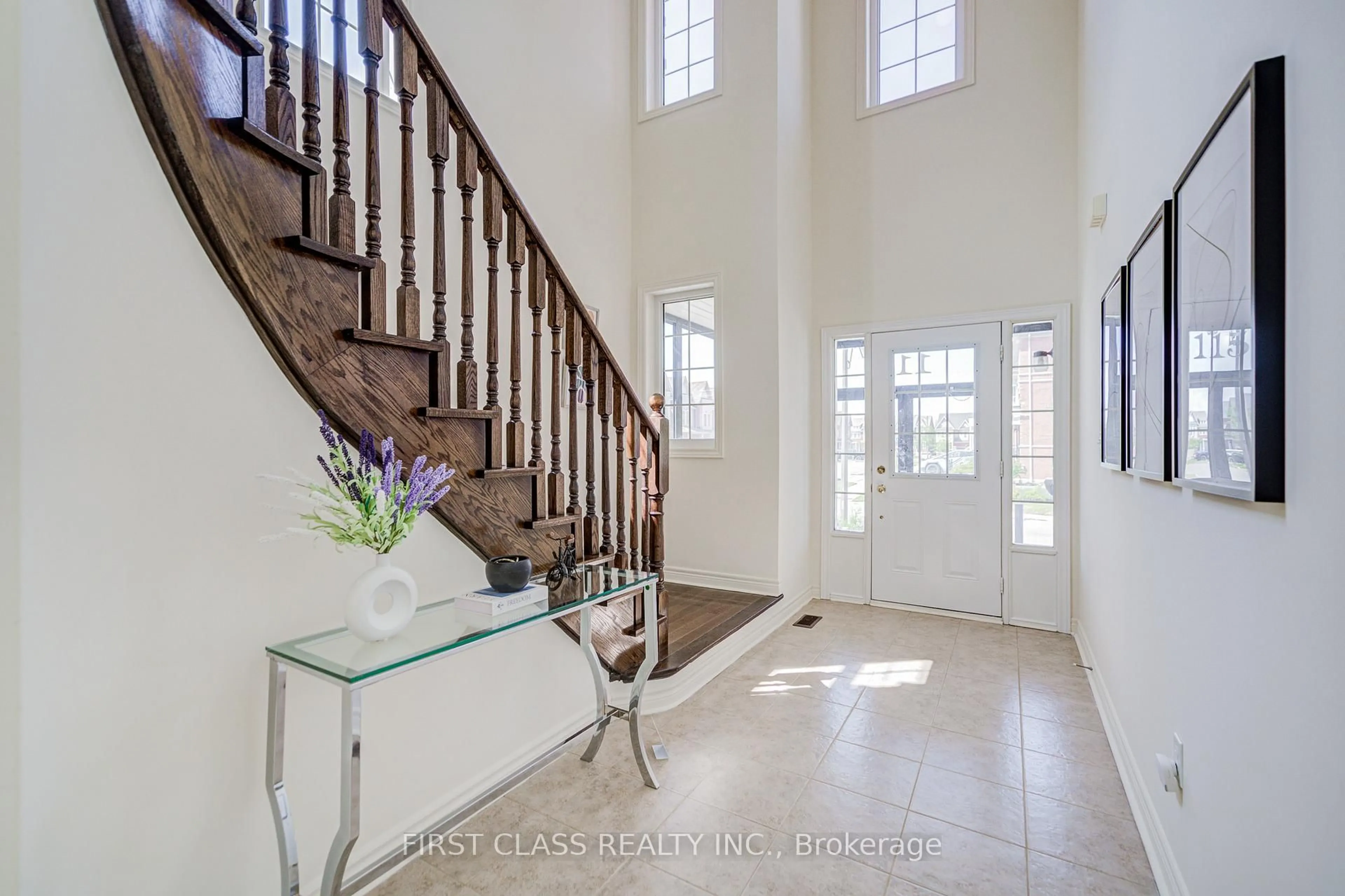 Indoor entryway for 115 Noah's Farm Tr, Whitchurch-Stouffville Ontario L4A 0N8