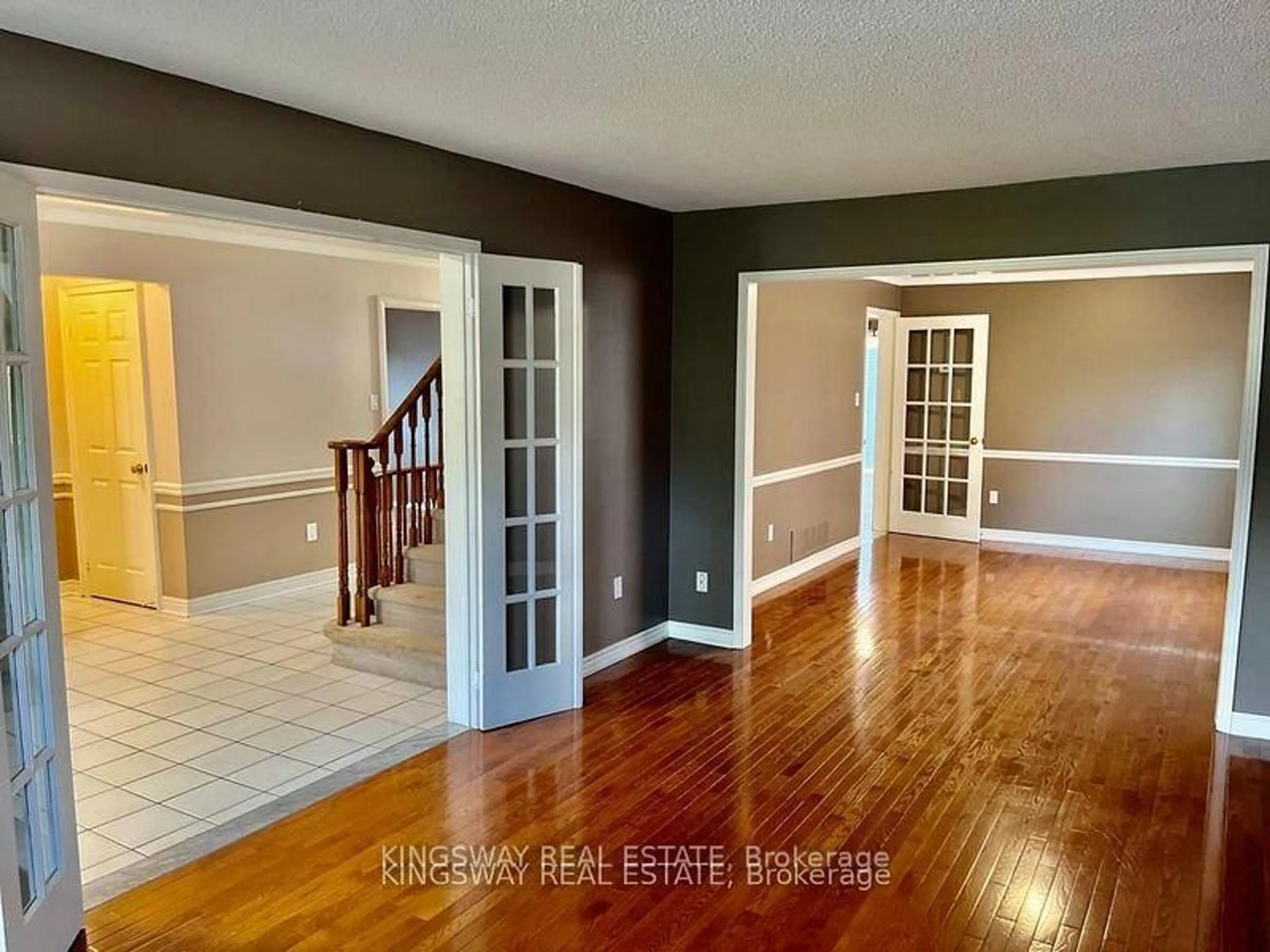 Unknown for 325 Salisbury Lane, Newmarket Ontario L3Y 8A6