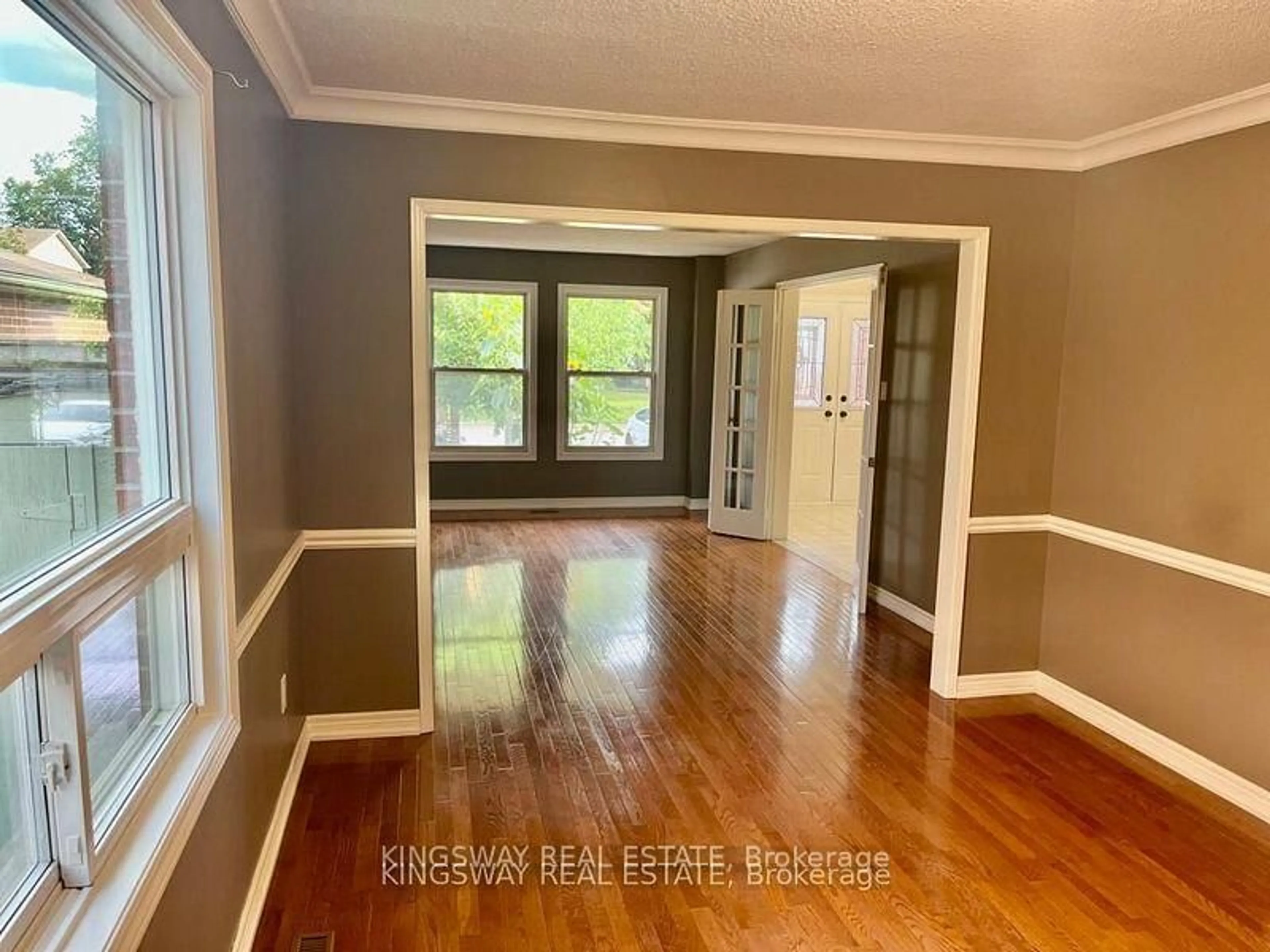 A pic of a room for 325 Salisbury Lane, Newmarket Ontario L3Y 8A6