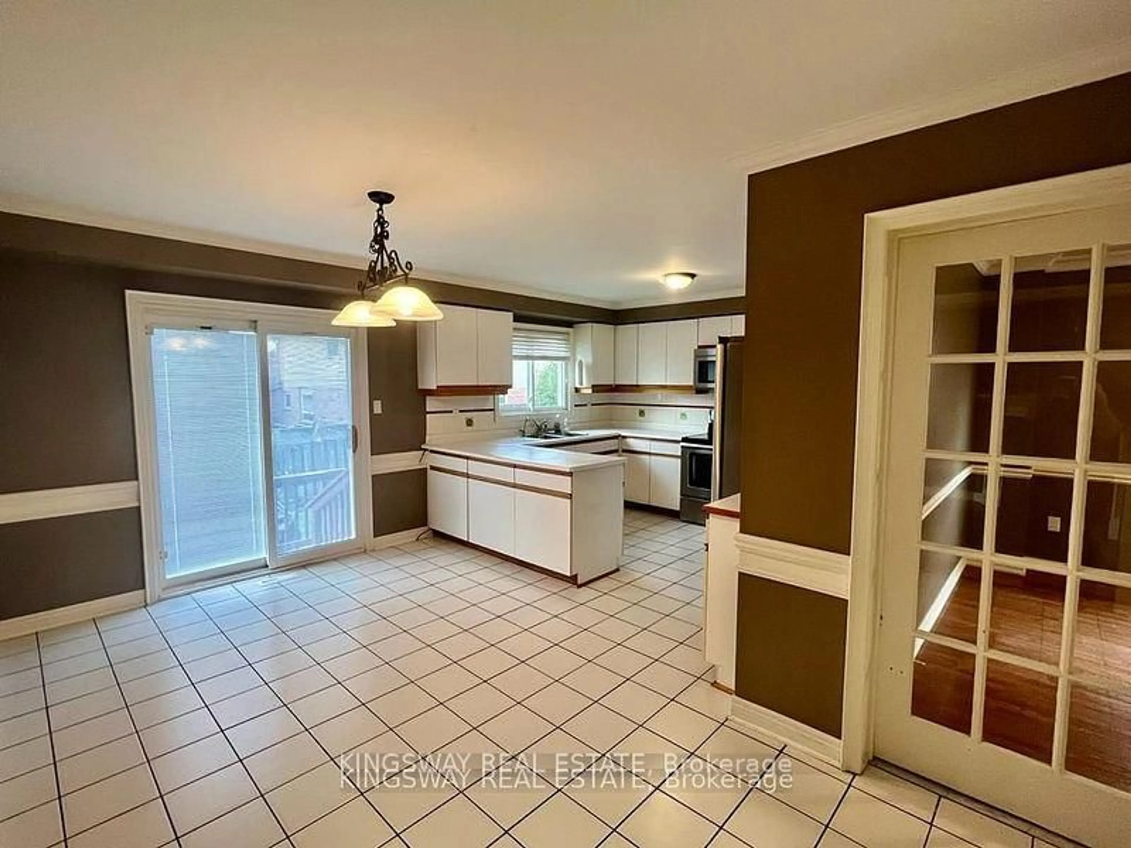 Unknown for 325 Salisbury Lane, Newmarket Ontario L3Y 8A6