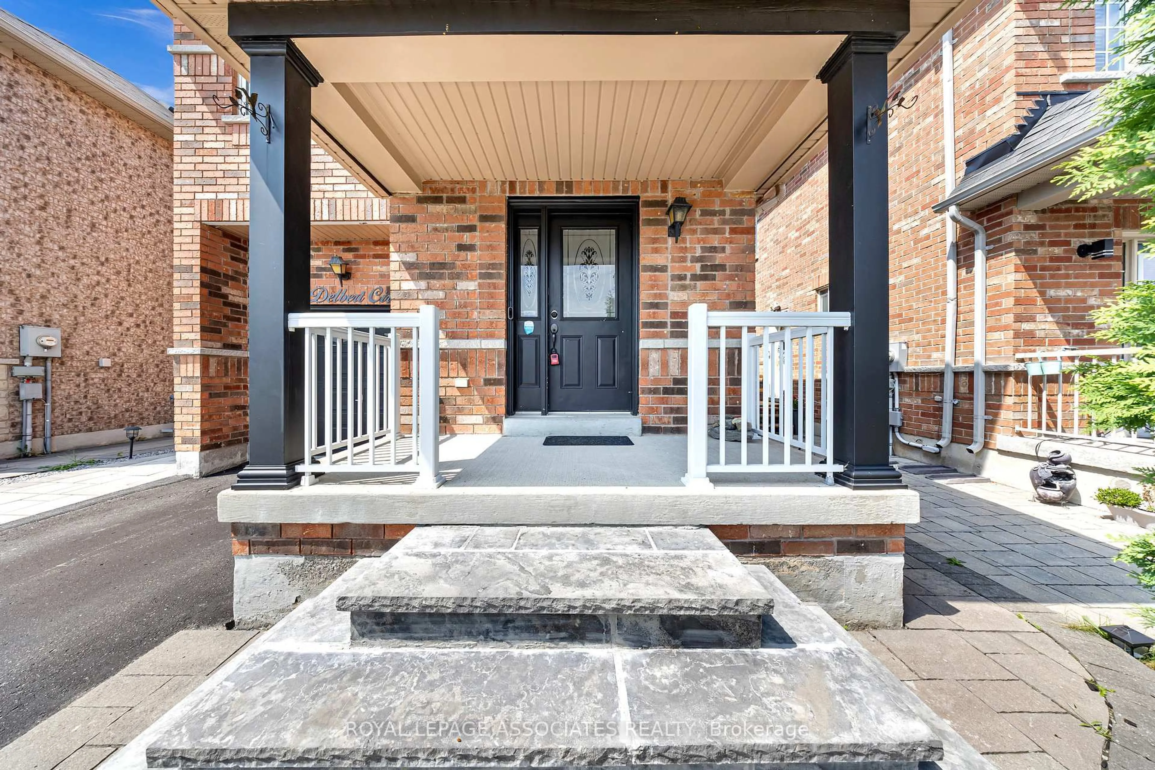 Indoor entryway for 89 Delbert Circ, Whitchurch-Stouffville Ontario L4A 0T4