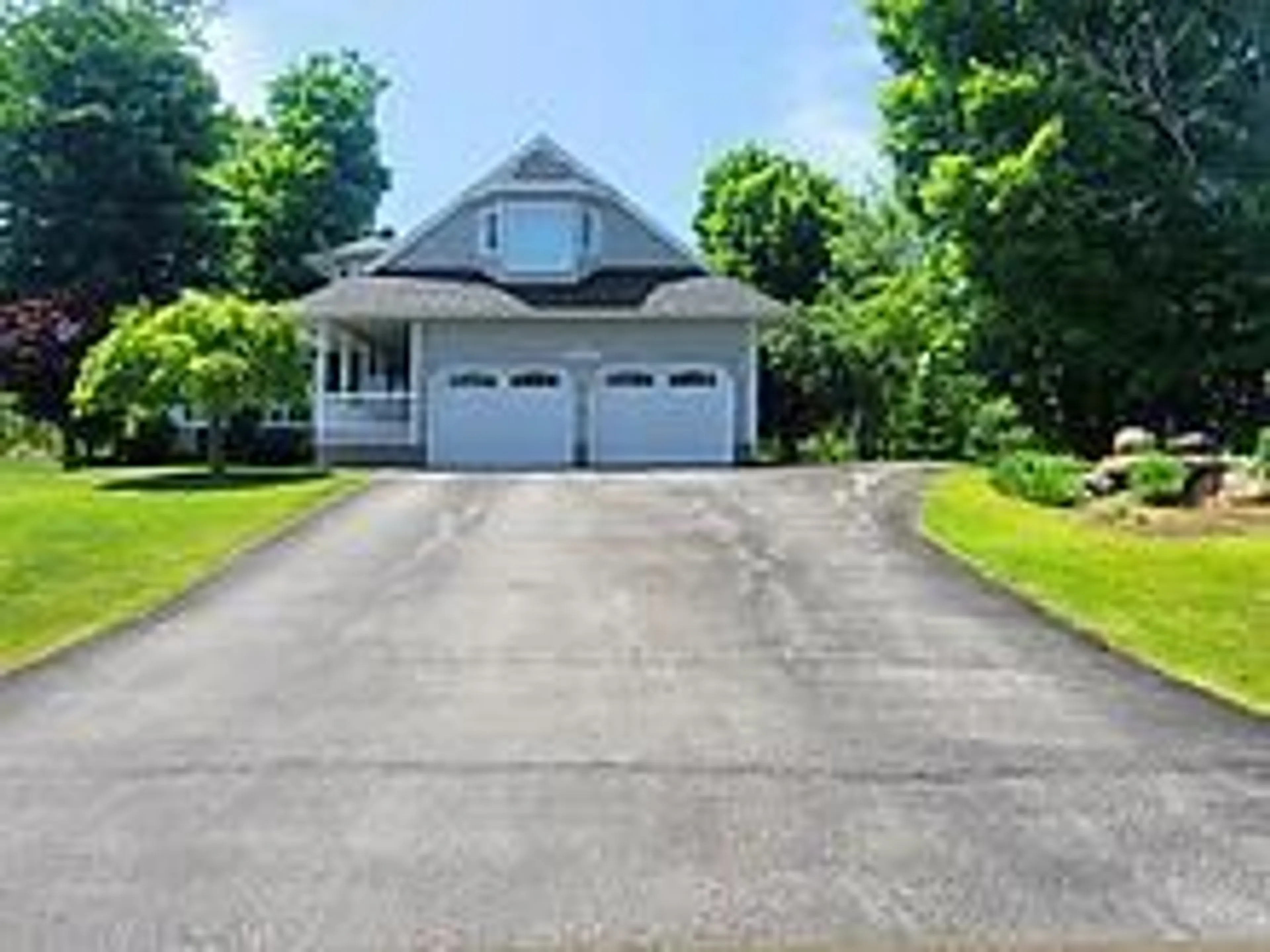 A pic from outside/outdoor area/front of a property/back of a property/a pic from drone, street for 3678 Kimberley St, Innisfil Ontario L9S 2L3