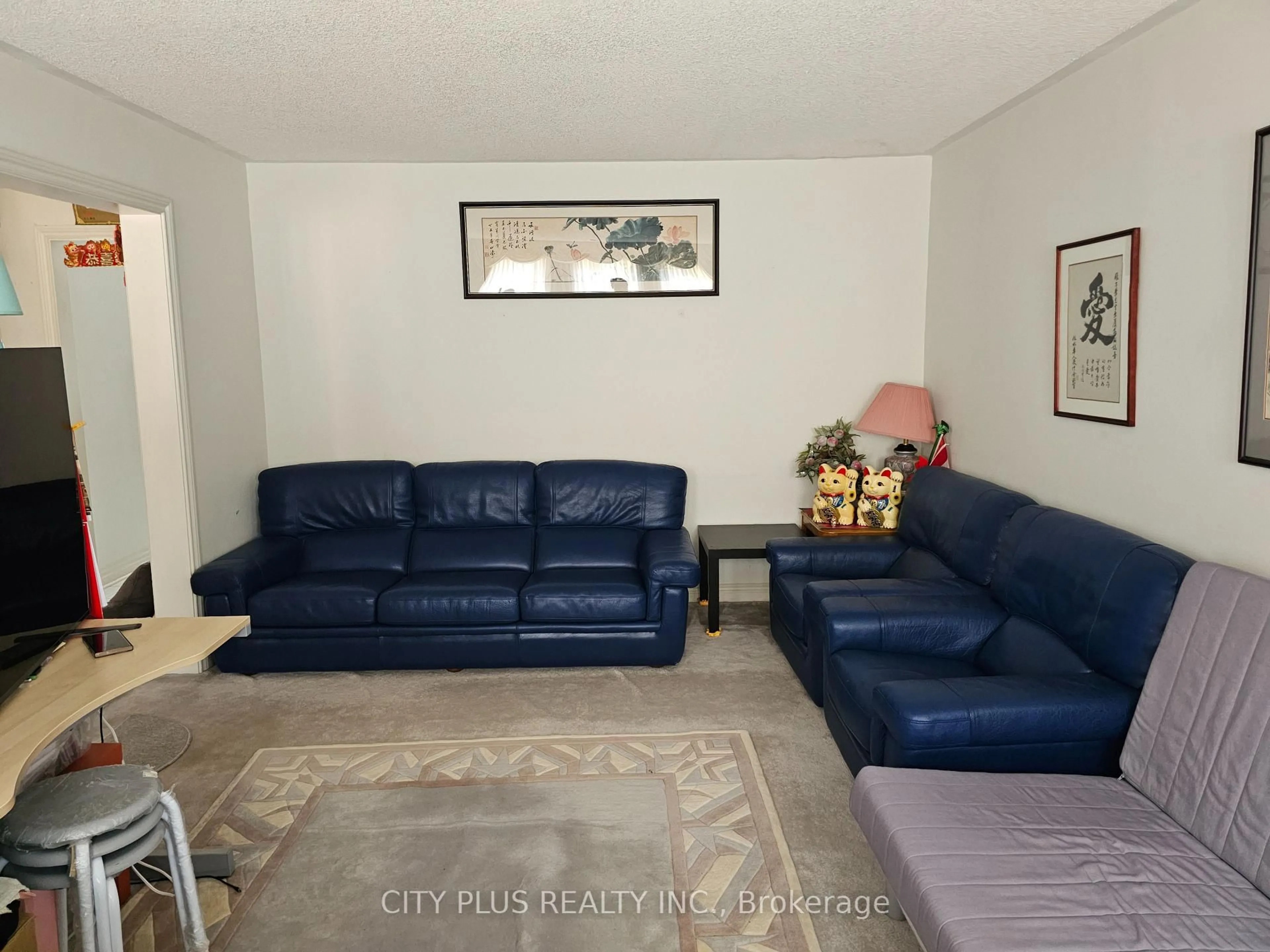 Living room with furniture, unknown for 529 Village Pkwy, Markham Ontario L3R 9N2