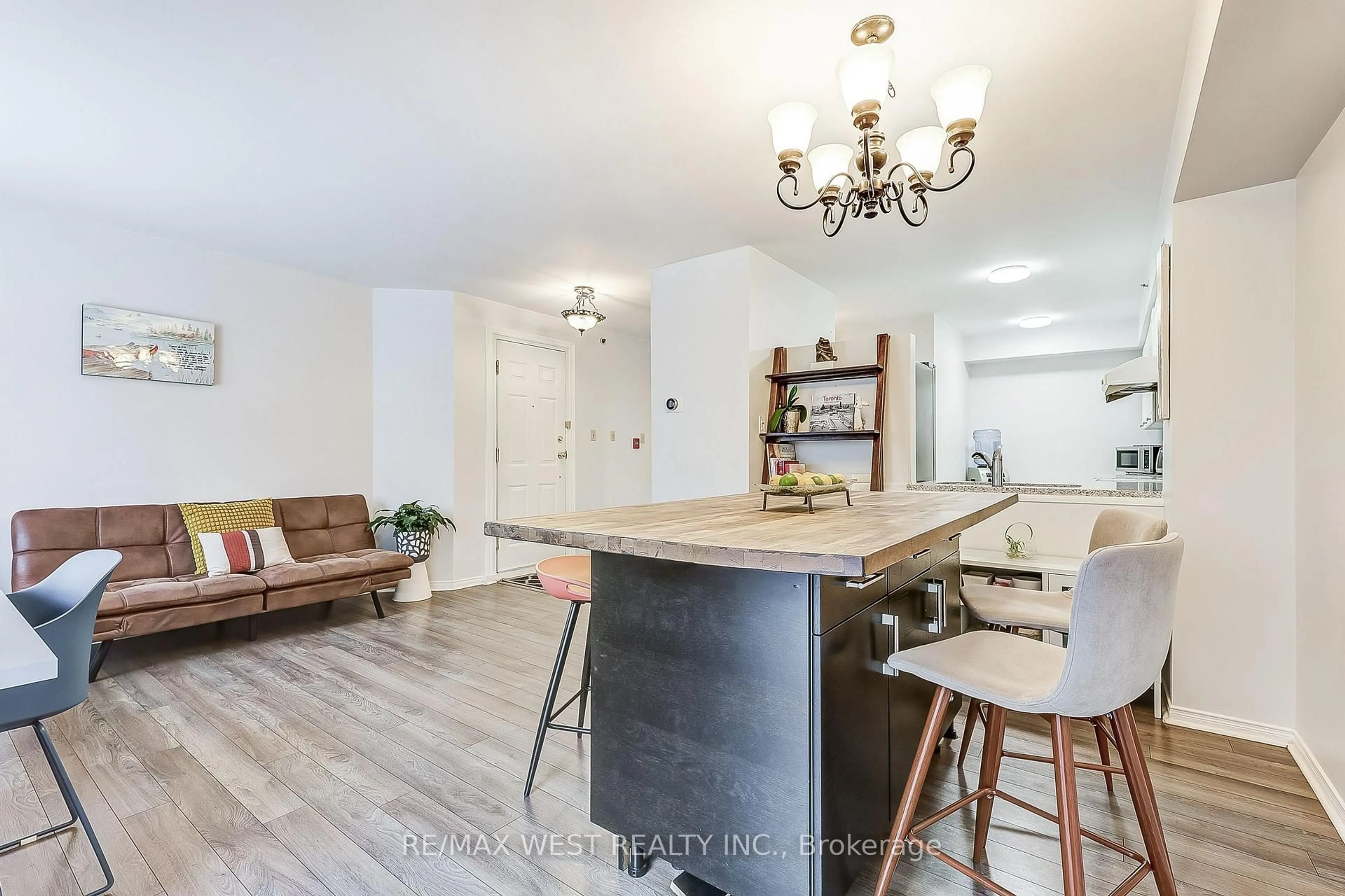 Open concept kitchen, unknown for 75 WELDRICK Rd #722, Richmond Hill Ontario L4C 0H9