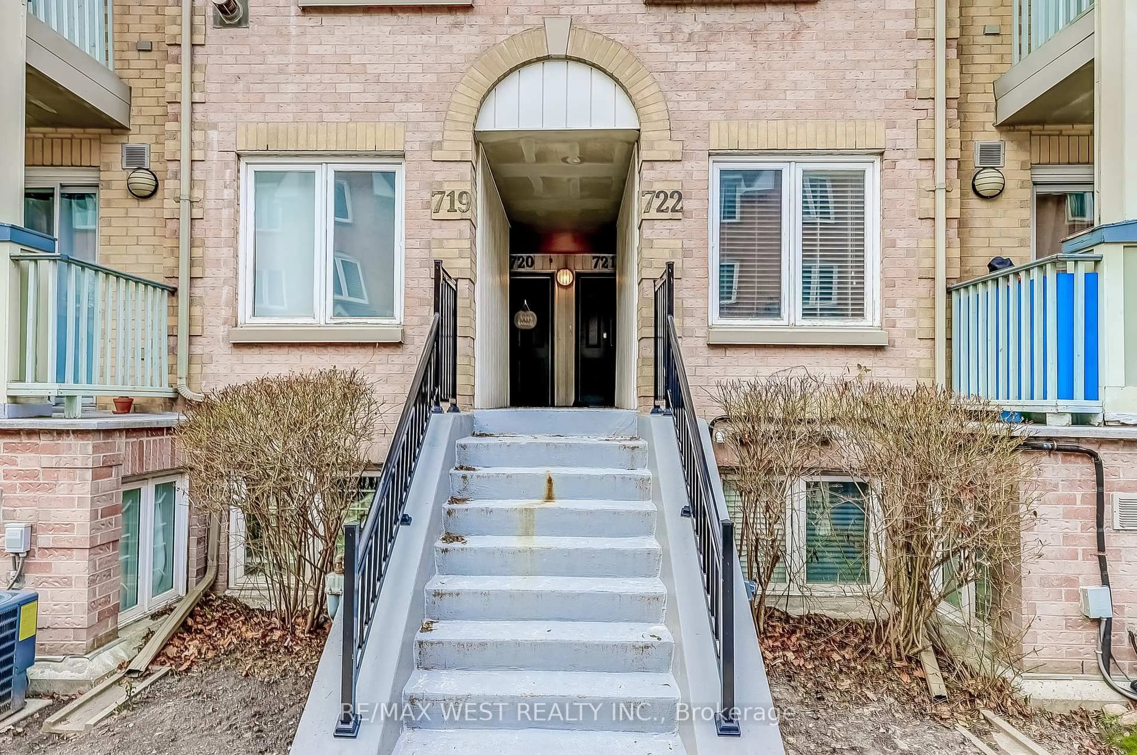 Unknown for 75 WELDRICK Rd #722, Richmond Hill Ontario L4C 0H9