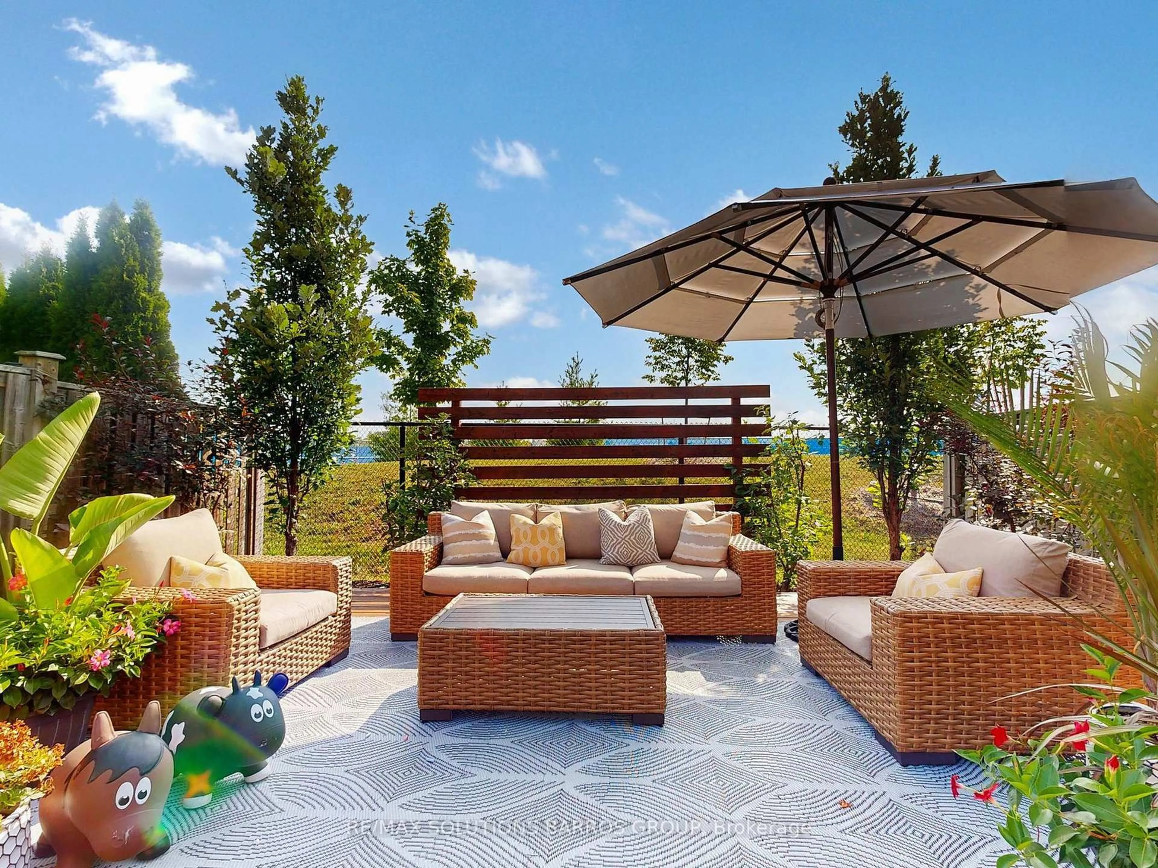 Patio, water/lake/river/ocean view for 16 Cabin Trail Cres, Whitchurch-Stouffville Ontario L4A 0S6