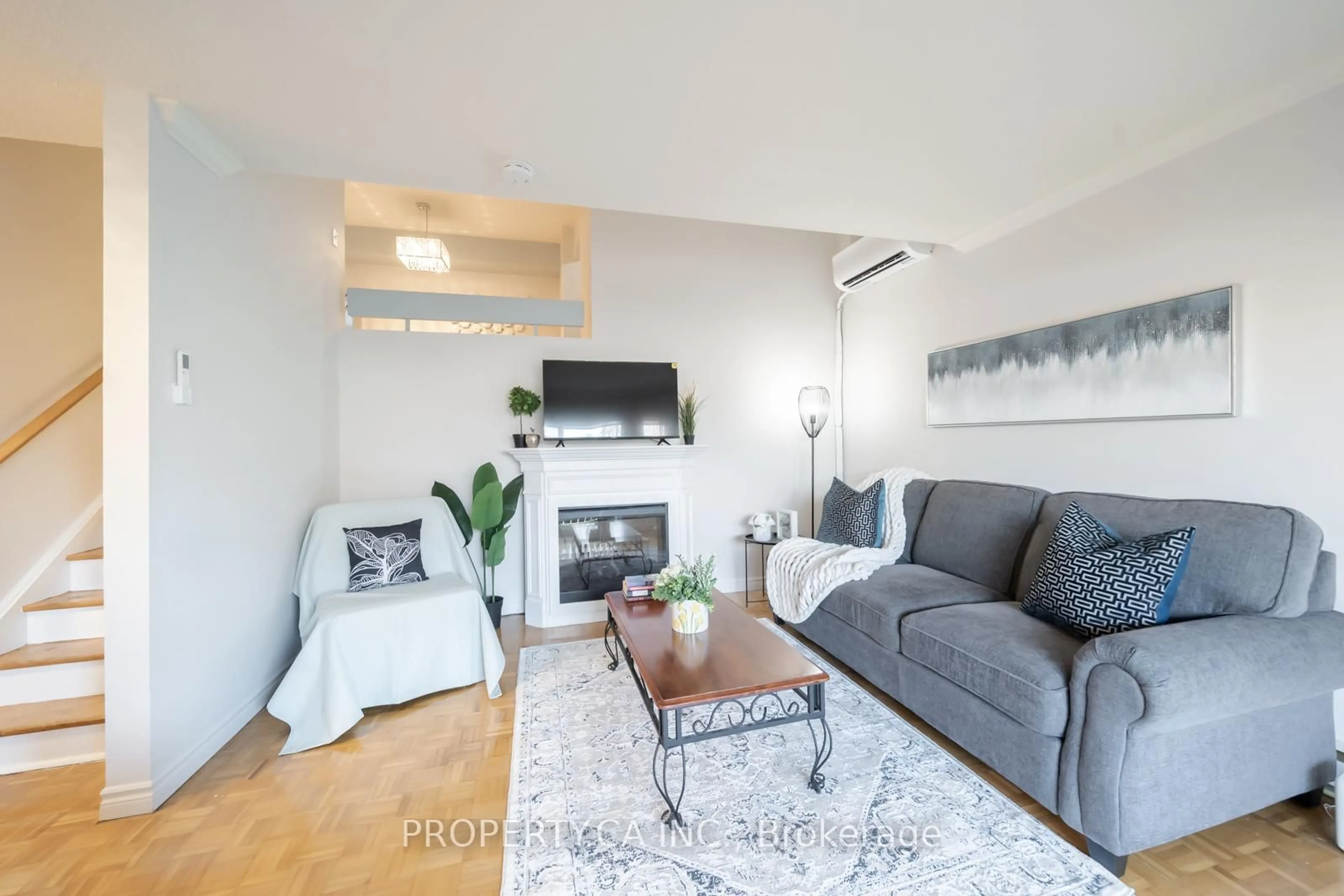Living room with furniture, unknown for 311 Milestone Cres #146, Aurora Ontario L4G 3M2