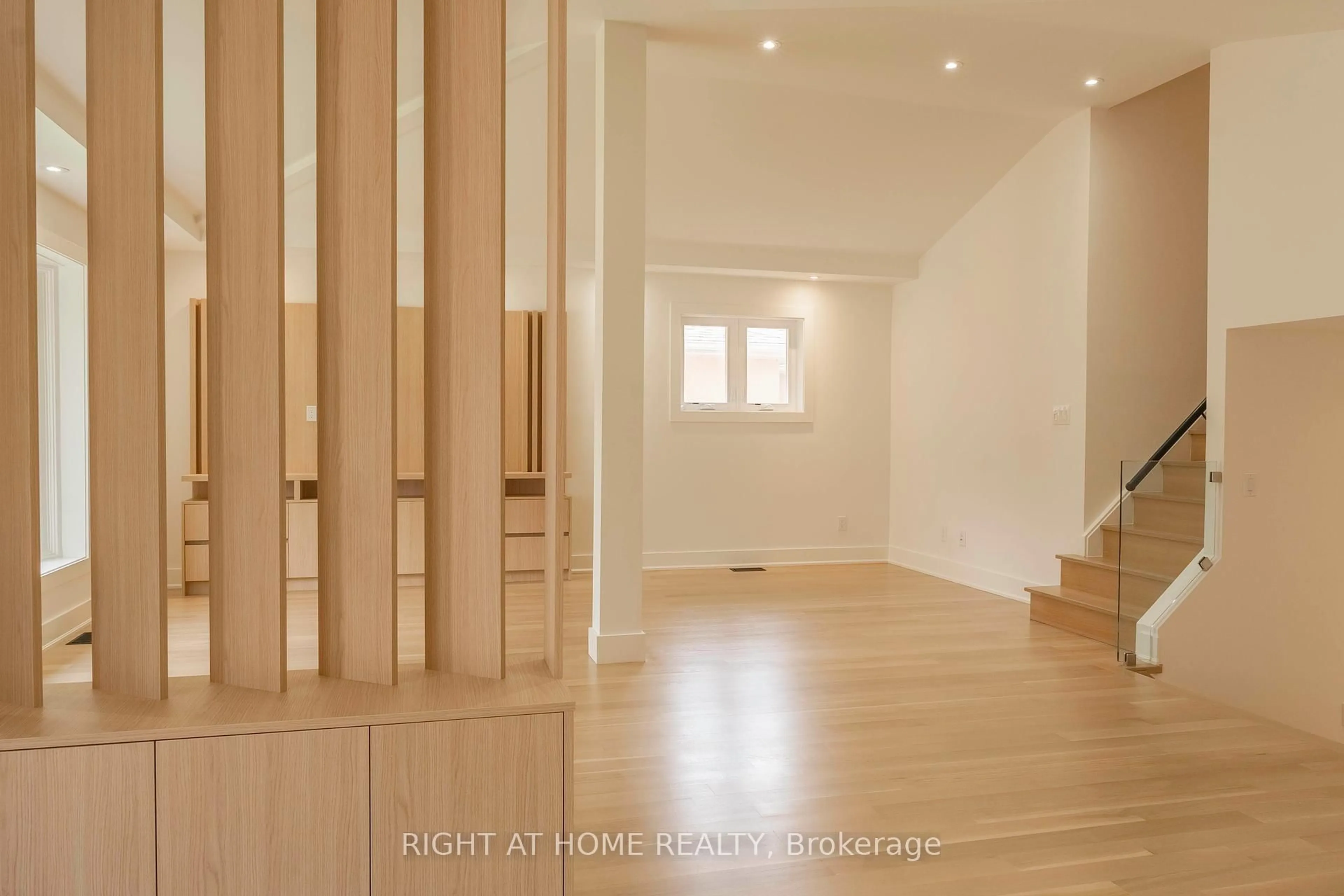 Indoor foyer for 34 Wildrose Cres, Markham Ontario L3T 1N5