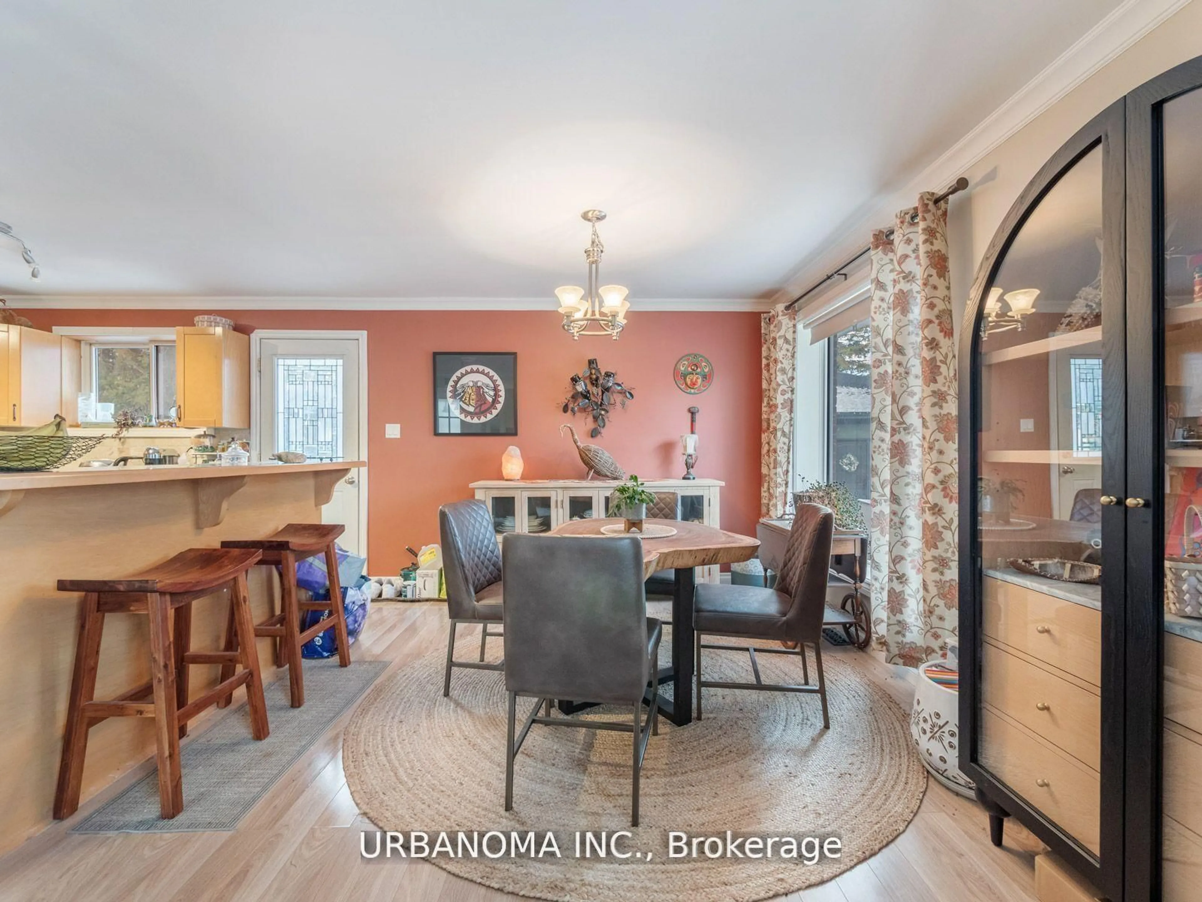 Dining room, ceramic/tile floor for 25 Algonquin Cres, Aurora Ontario L4G 3E6