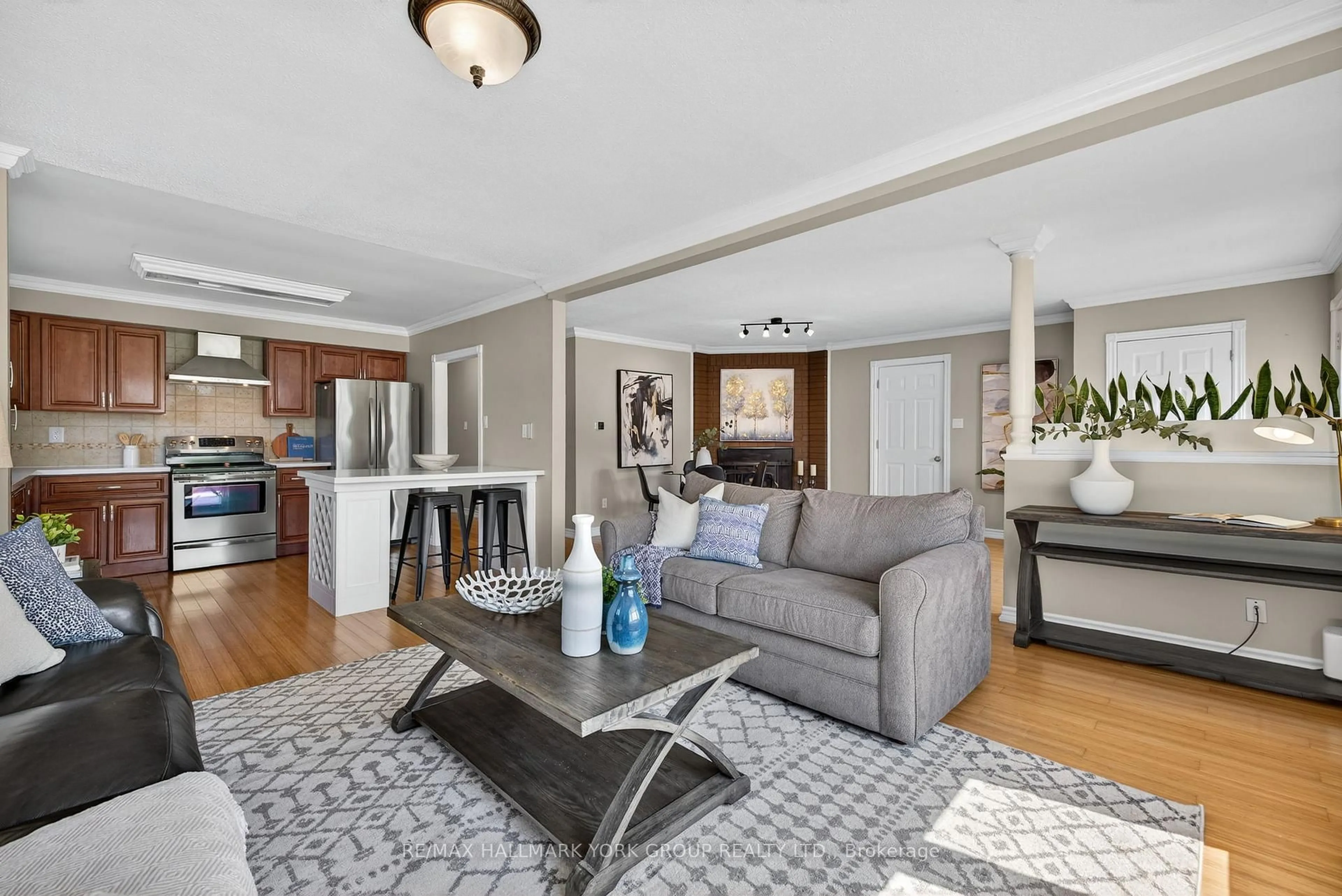 Living room with furniture, unknown for 681 Lake Dr, Georgina Ontario L4P 1T9