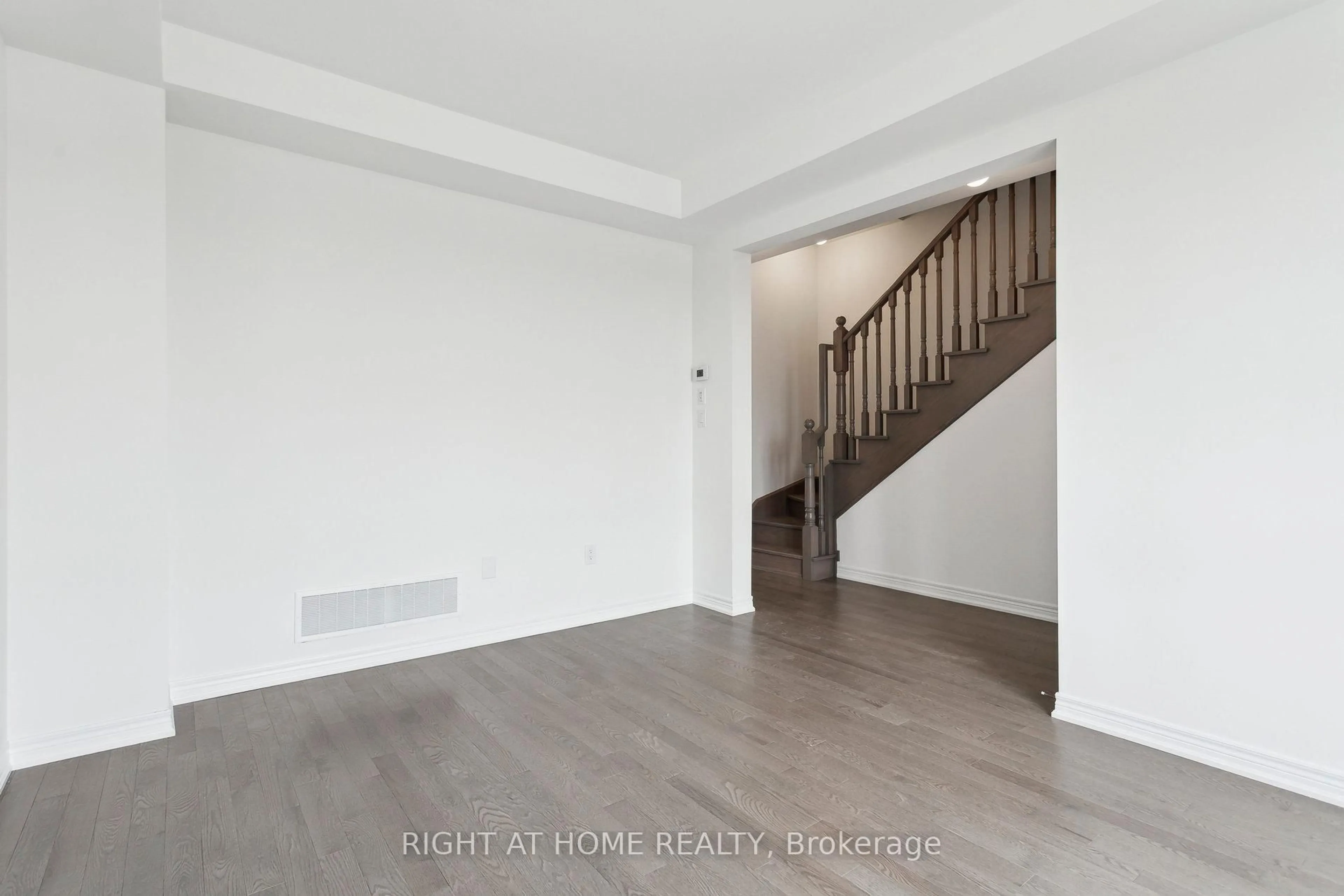 A pic of a room for 10173 Huntington Rd, Vaughan Ontario L4H 5J5