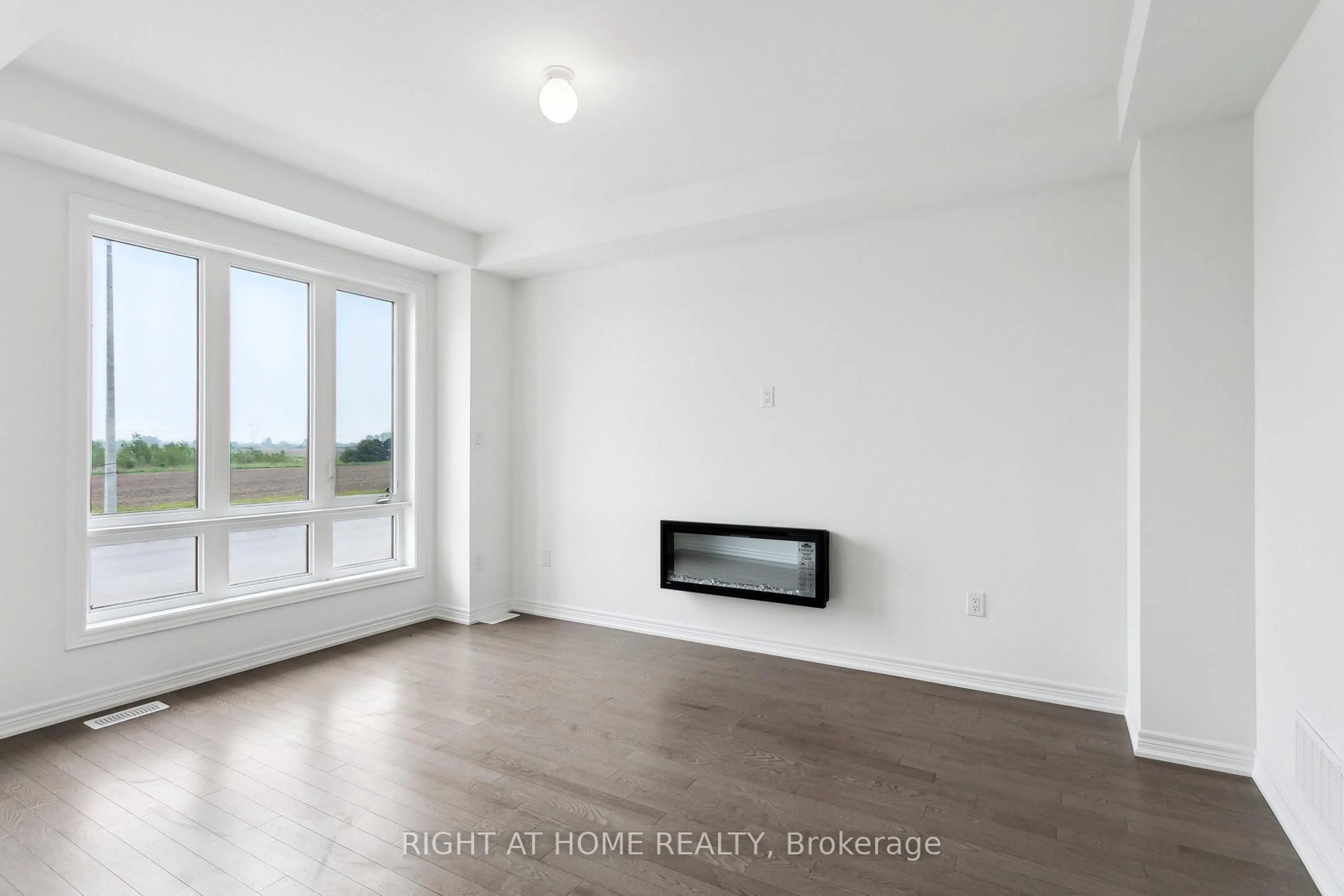 A pic of a room for 10173 Huntington Rd, Vaughan Ontario L4H 5J5