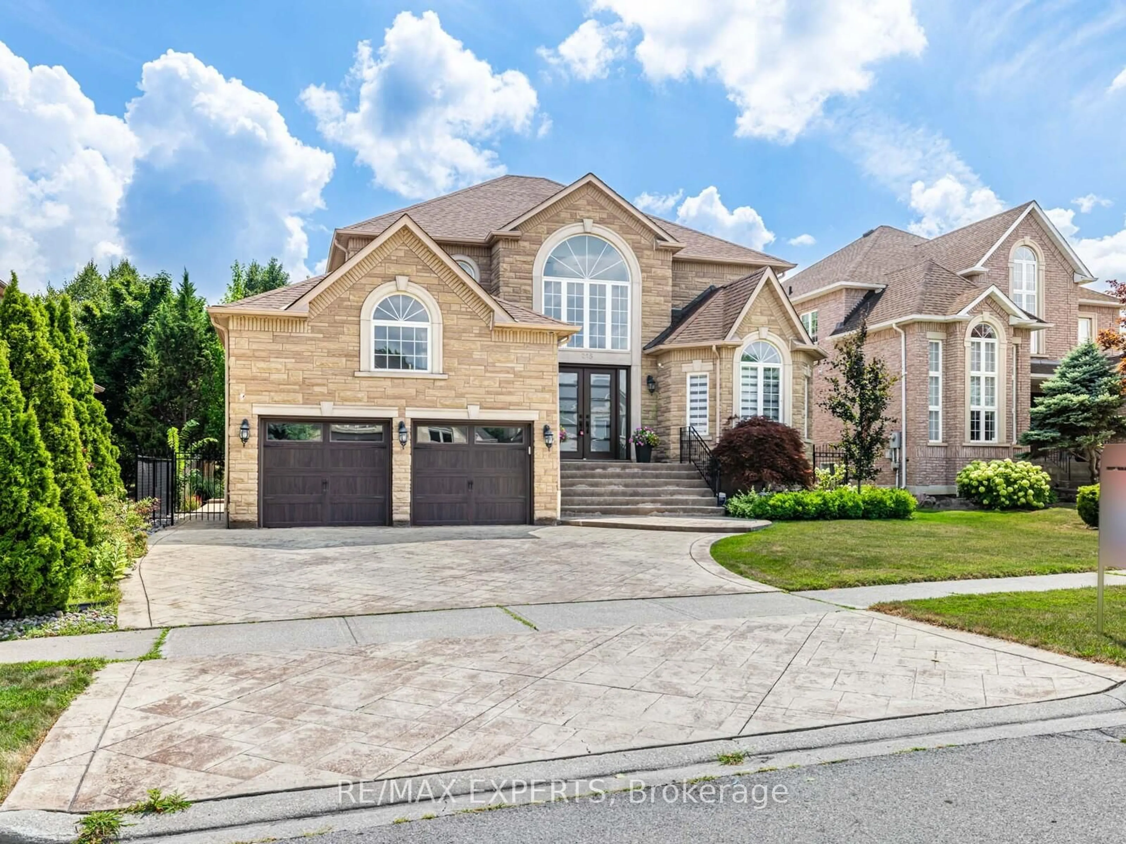 Home with brick exterior material, street for 215 Thomson Creek Blvd, Vaughan Ontario L4H 1H1