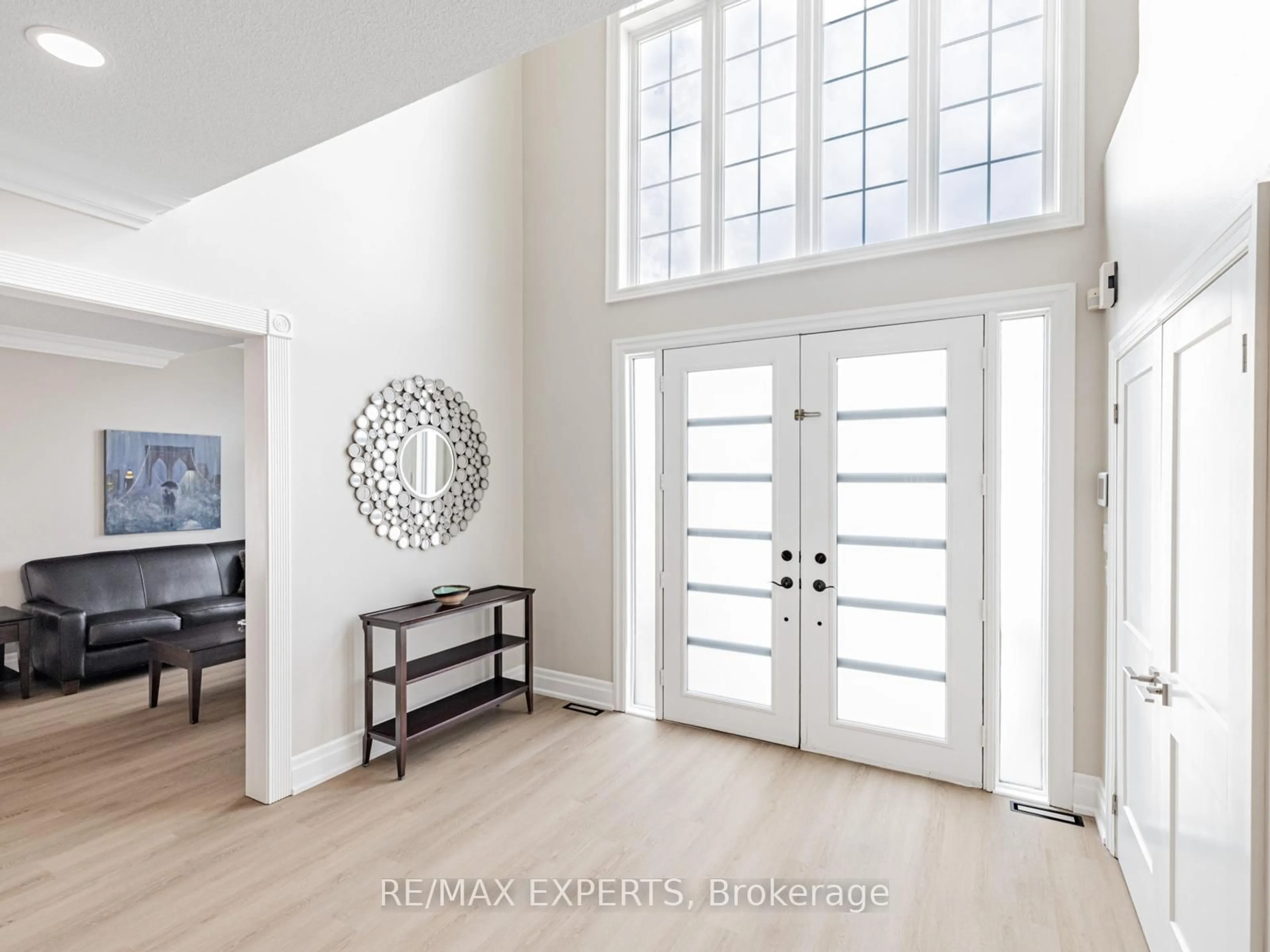 Indoor entryway for 215 Thomson Creek Blvd, Vaughan Ontario L4H 1H1