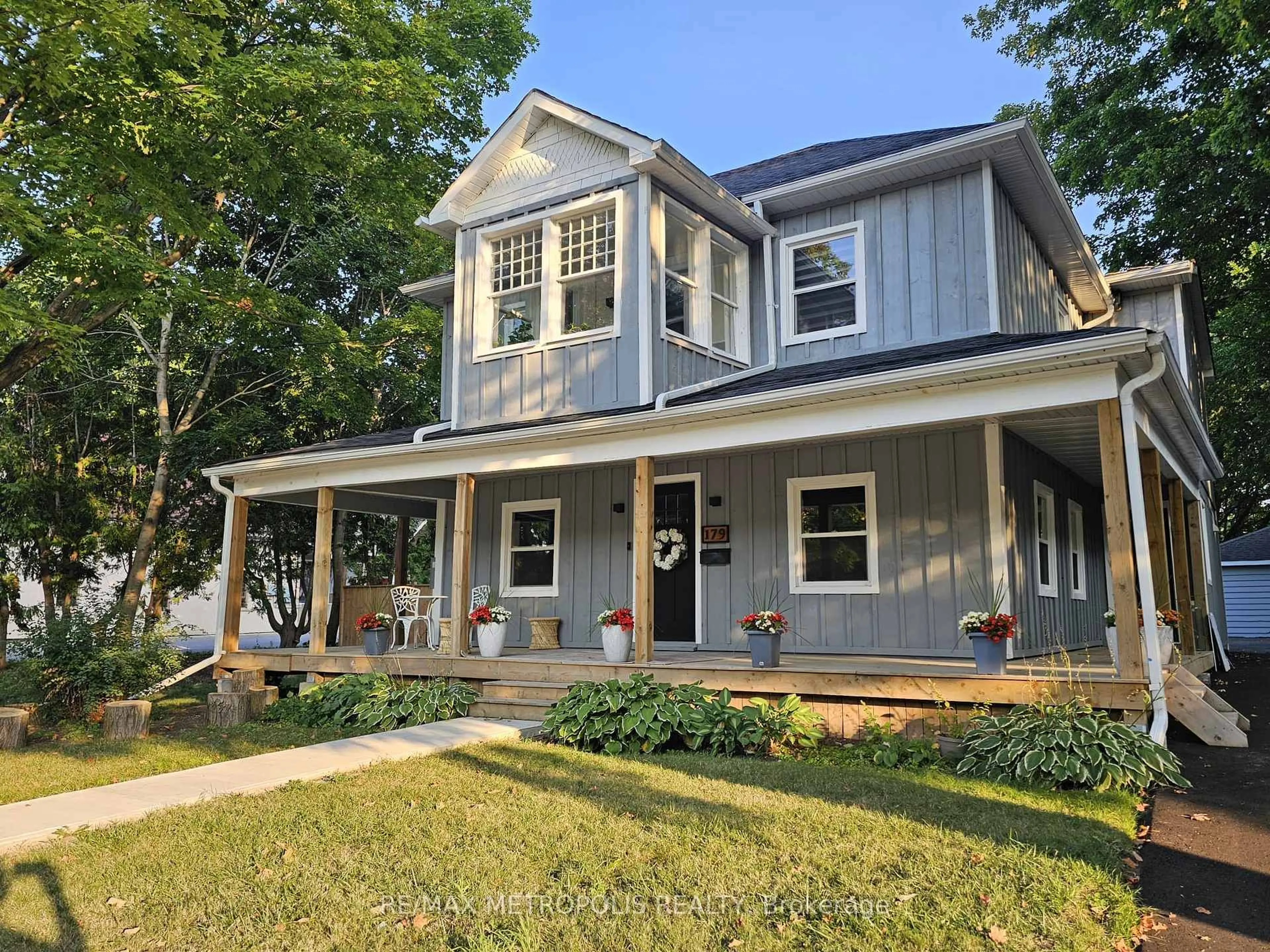 Home with vinyl exterior material, street for 179 Church St, Georgina Ontario L4P 1J4