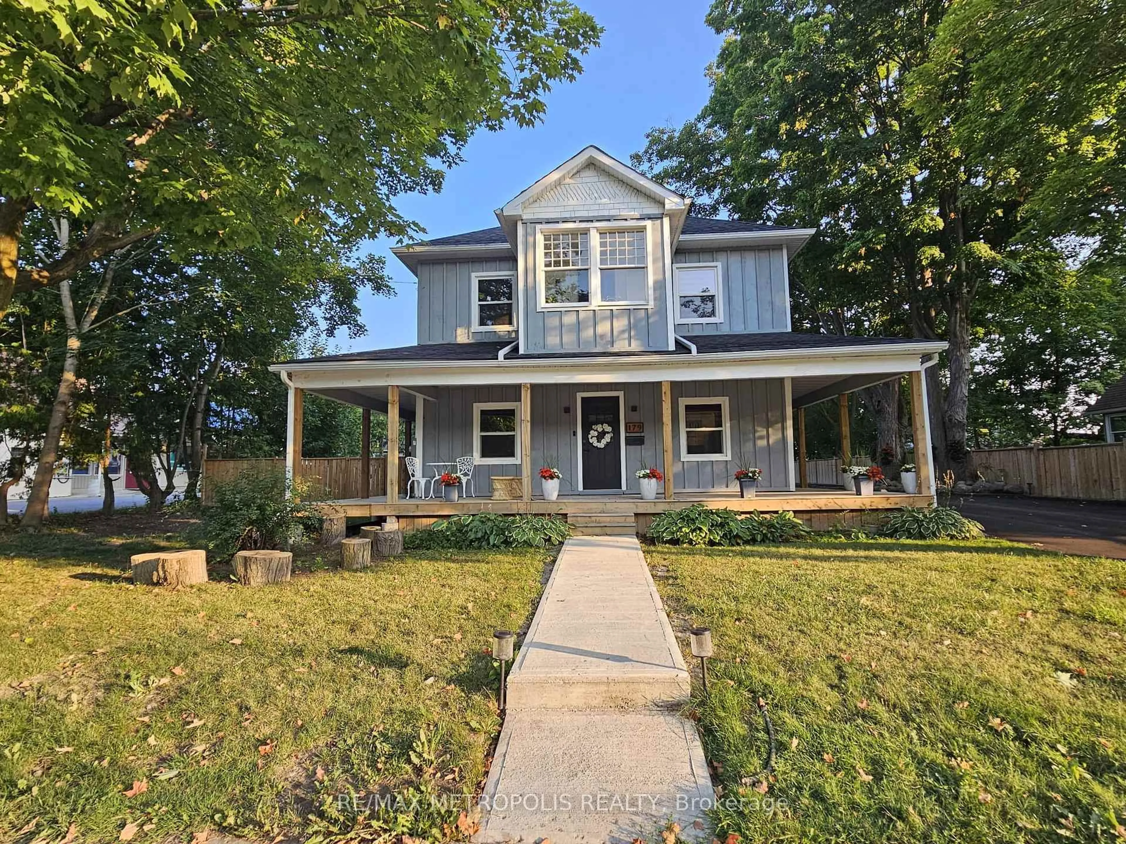 A pic from outside/outdoor area/front of a property/back of a property/a pic from drone, street for 179 Church St, Georgina Ontario L4P 1J4