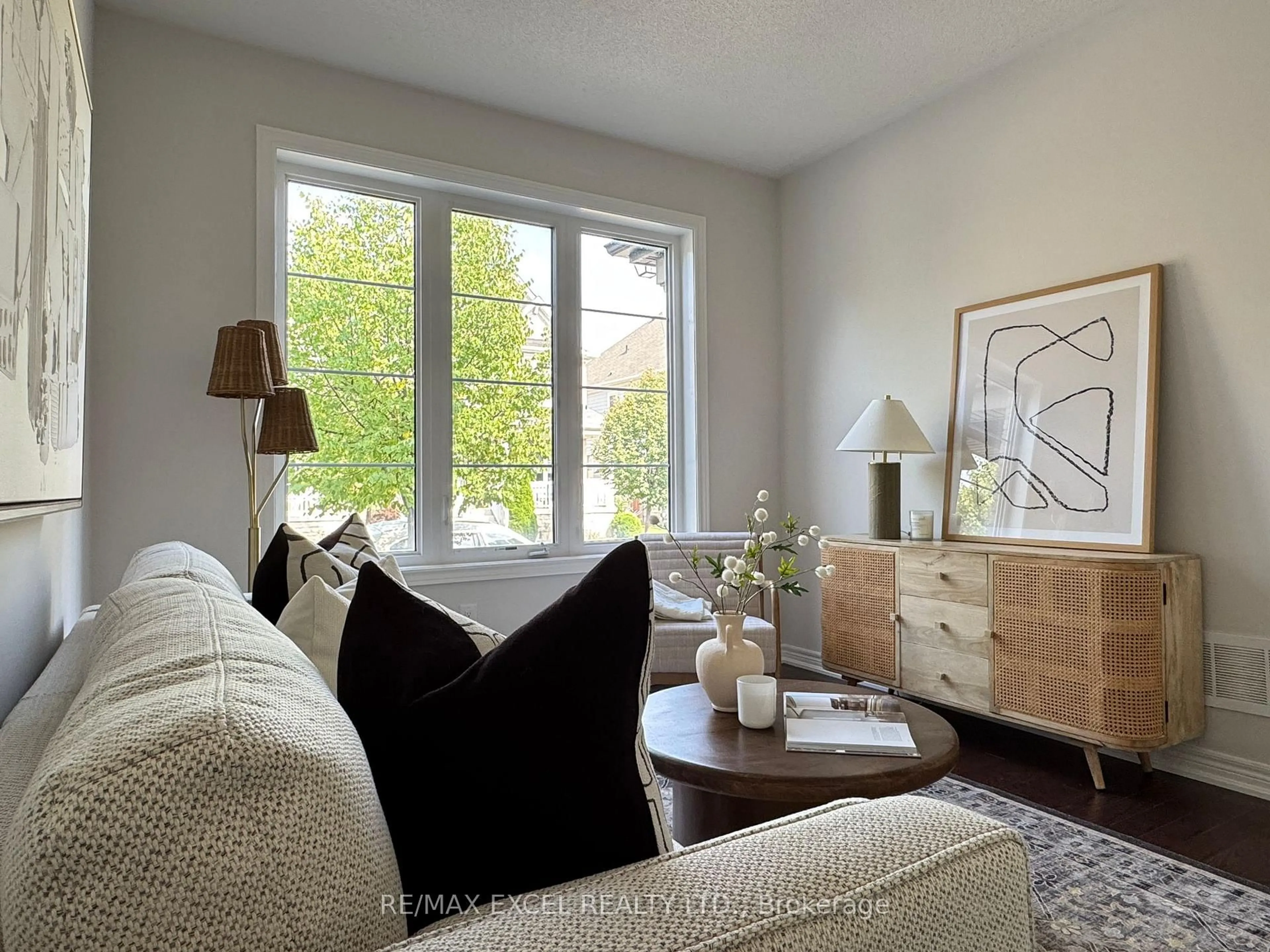 Living room with furniture, unknown for 76 Black Creek Dr, Markham Ontario L6B 0Y4