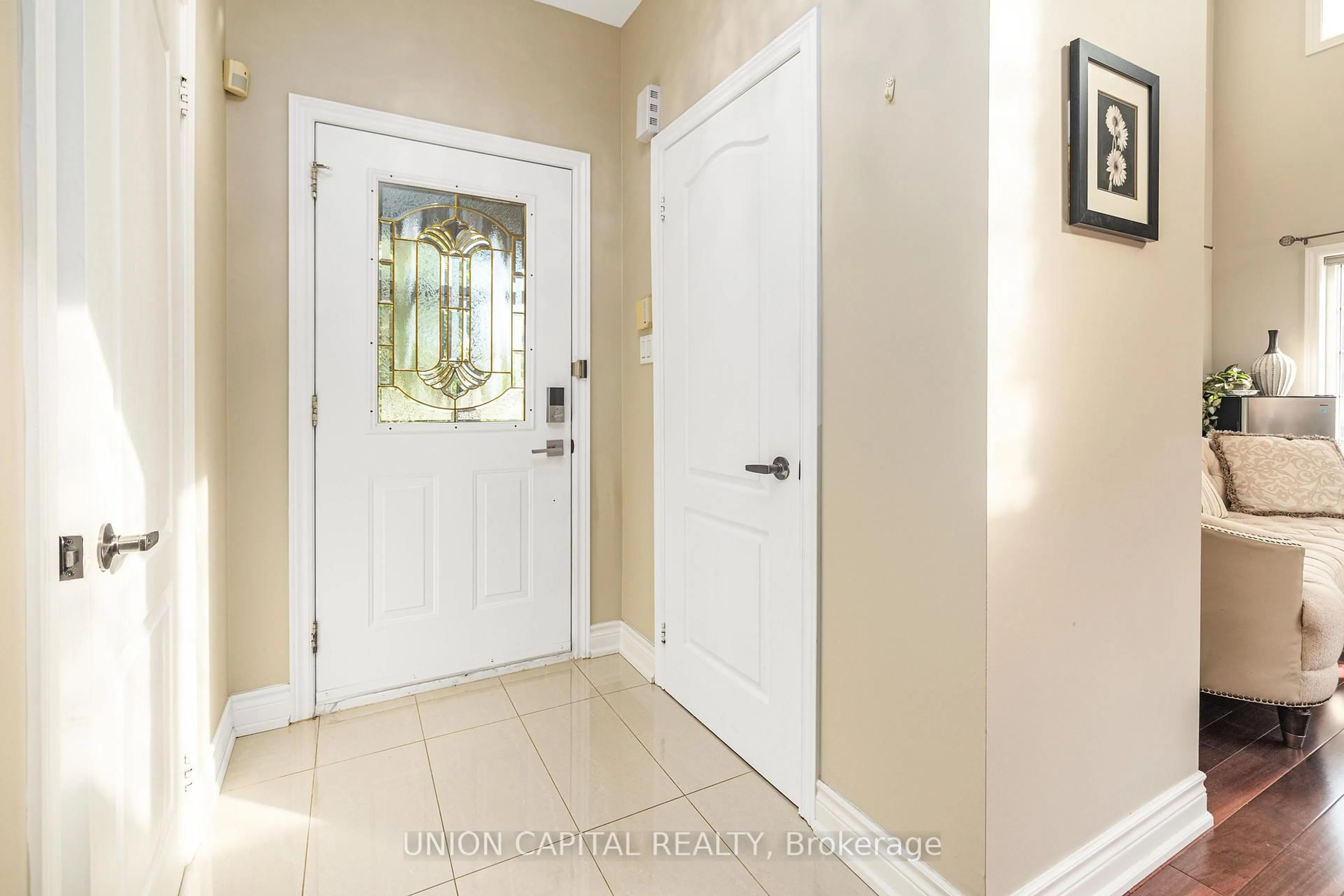 Indoor entryway for 60 Nappa St, Richmond Hill Ontario L4B 3T9