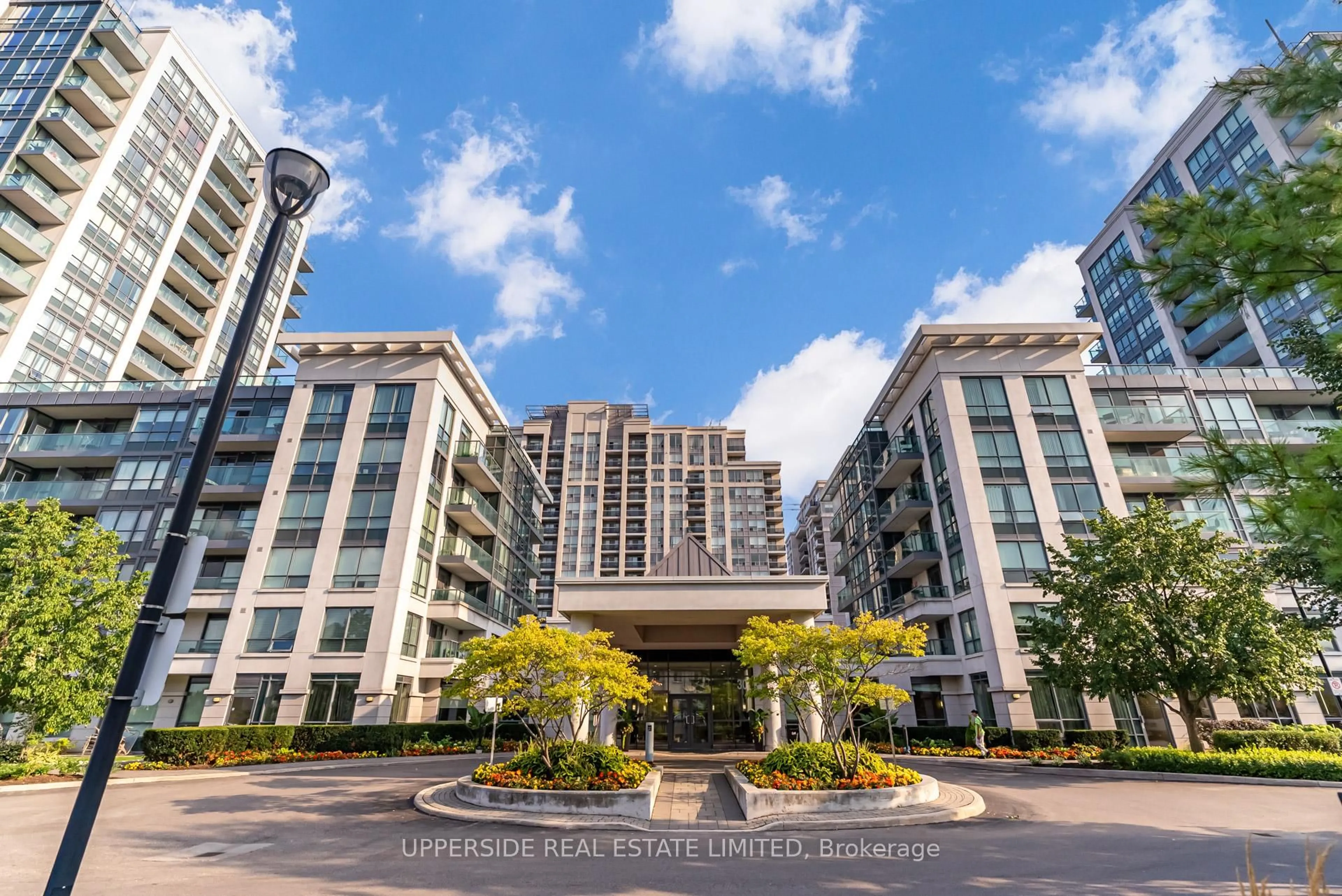 Indoor foyer for 20 North Park Rd #1511, Vaughan Ontario L4J 0G7