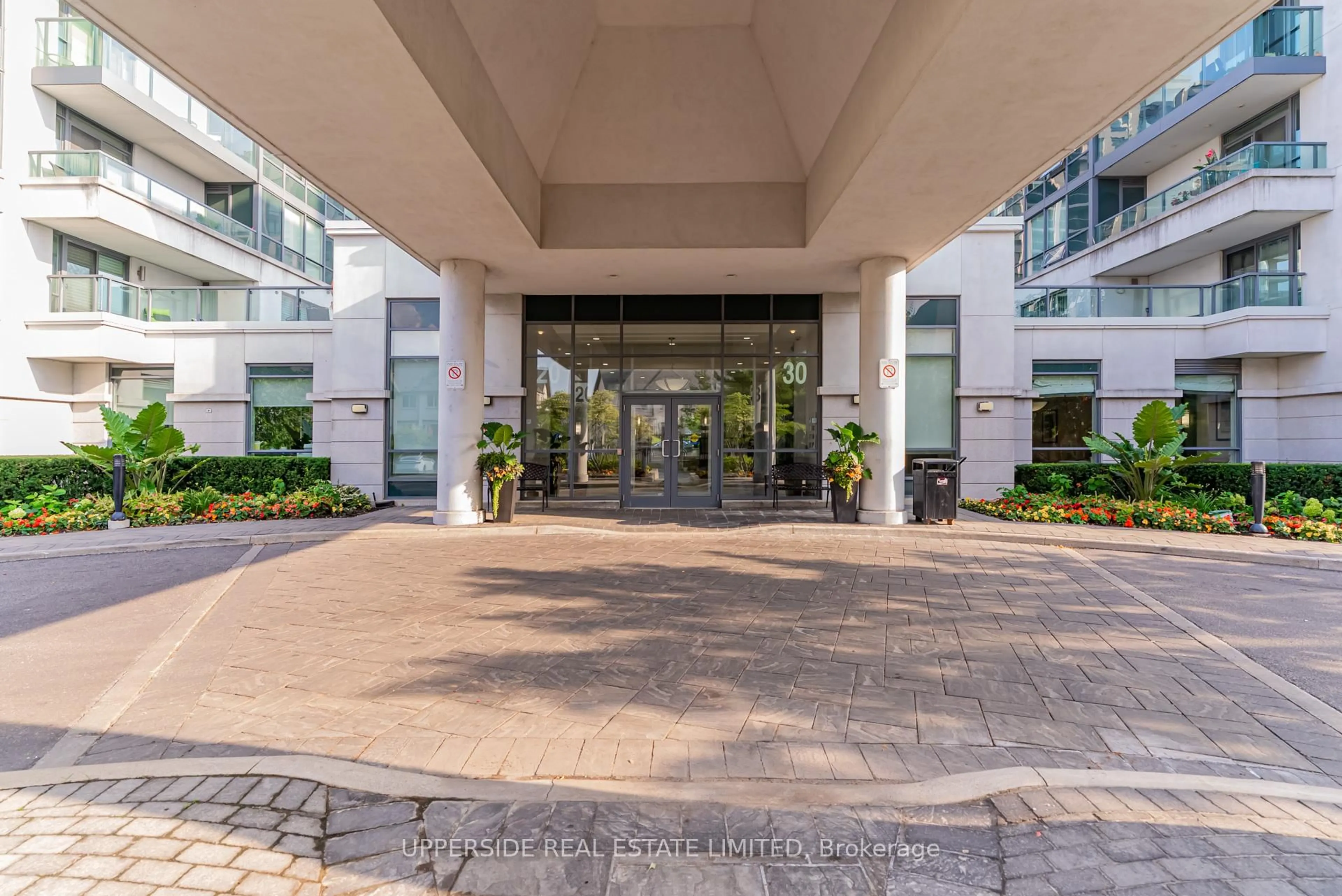 Indoor foyer for 20 North Park Rd #1511, Vaughan Ontario L4J 0G7