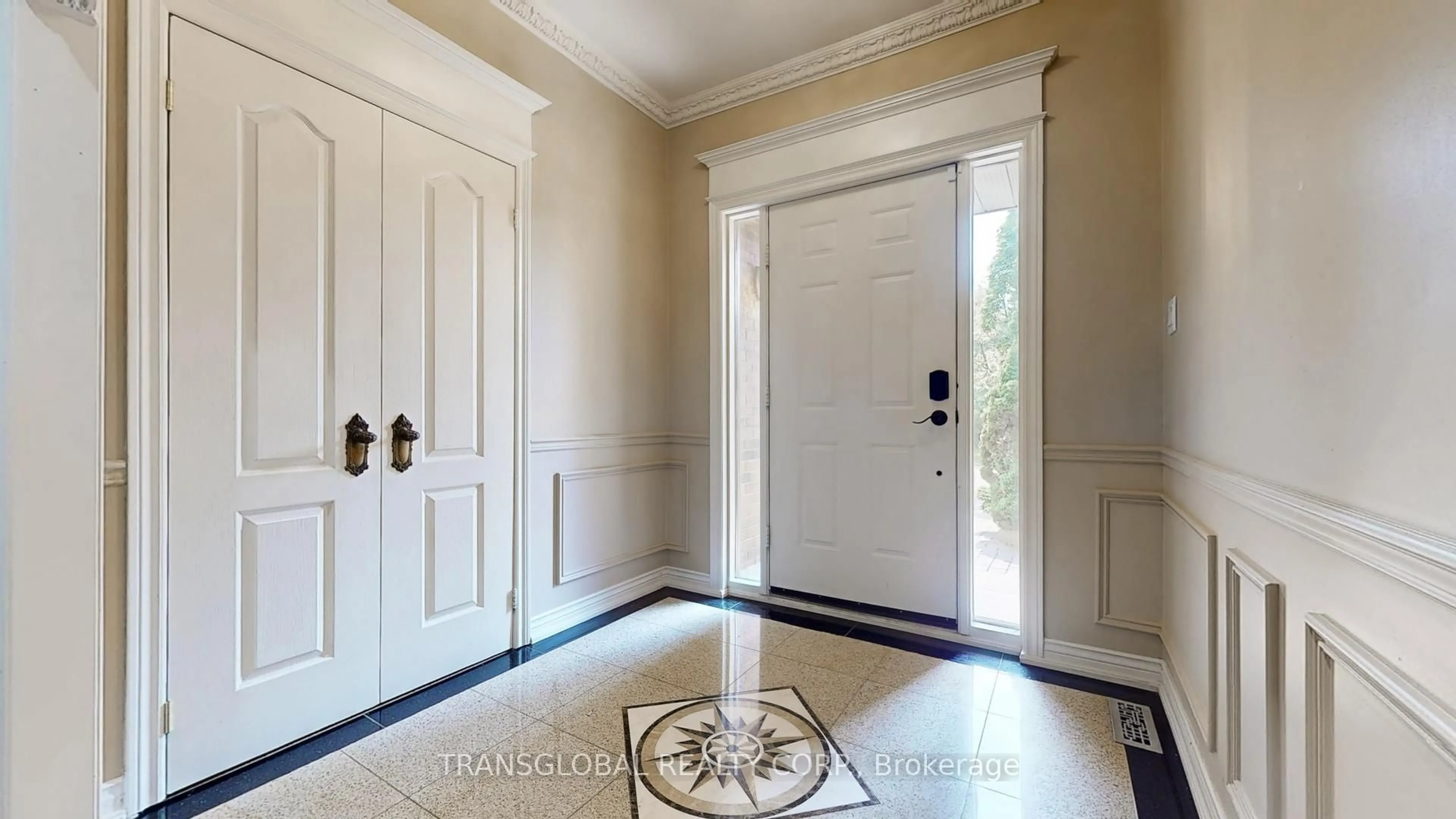 Indoor foyer for 458 Beverley Glen Blvd, Vaughan Ontario L4J 7S2