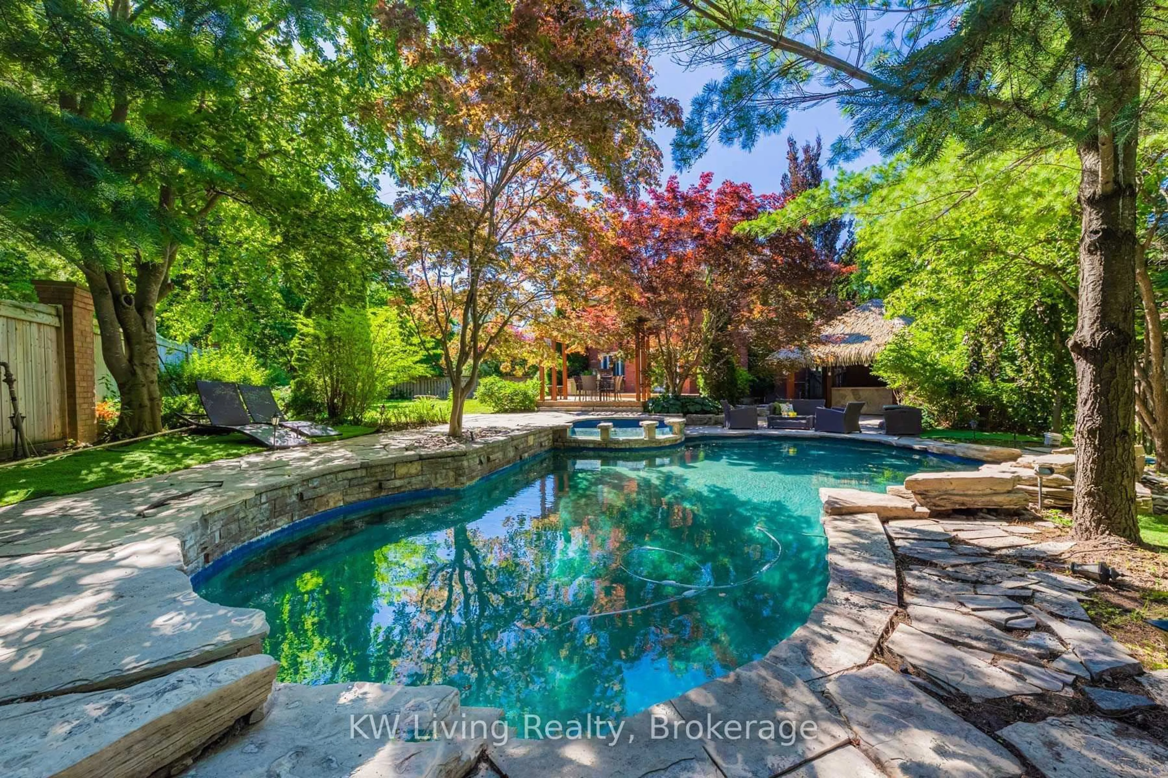 Pool for 23 Vesta Dr, Richmond Hill Ontario L4B 2M2