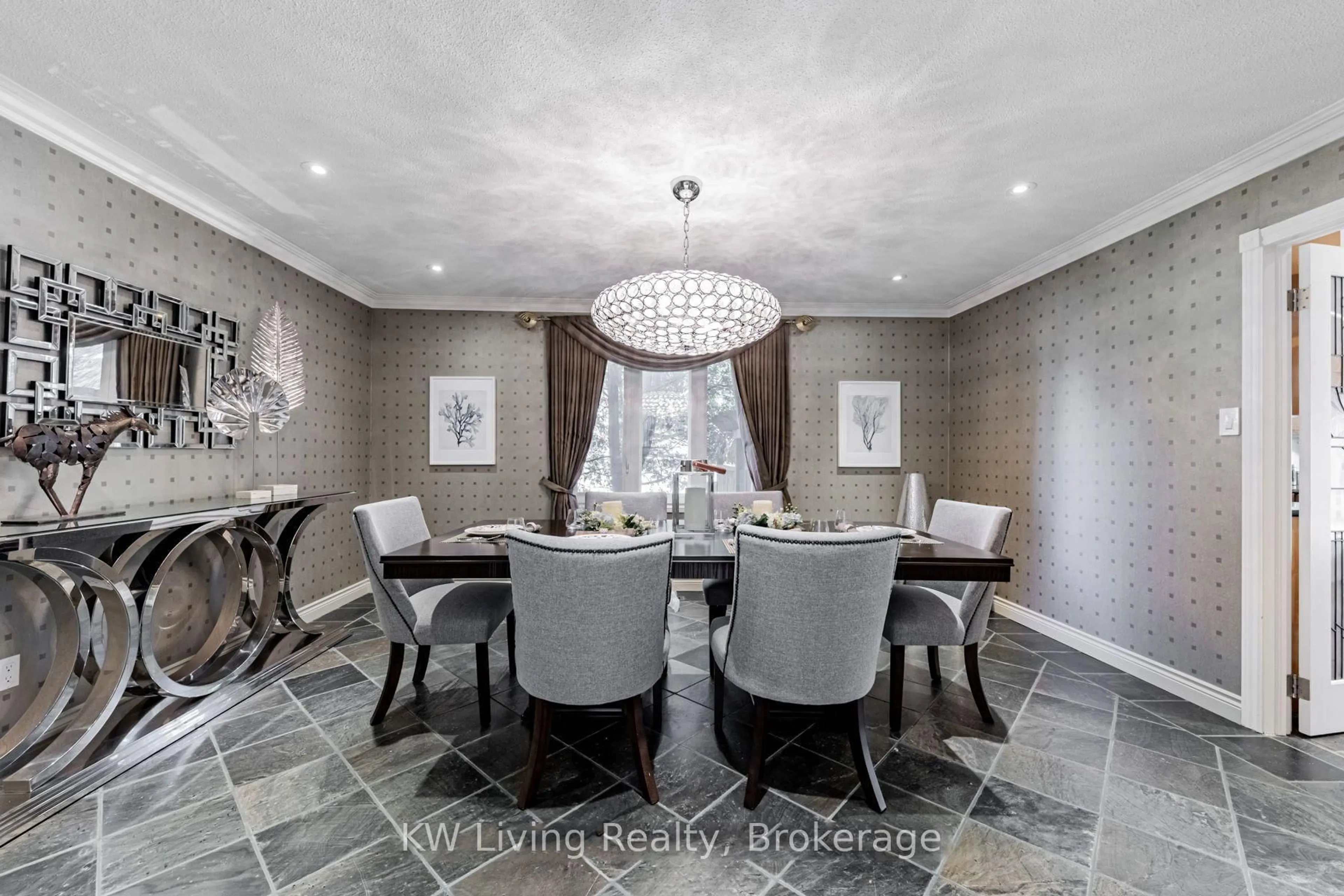 Dining room, ceramic/tile floor for 23 Vesta Dr, Richmond Hill Ontario L4B 2M2