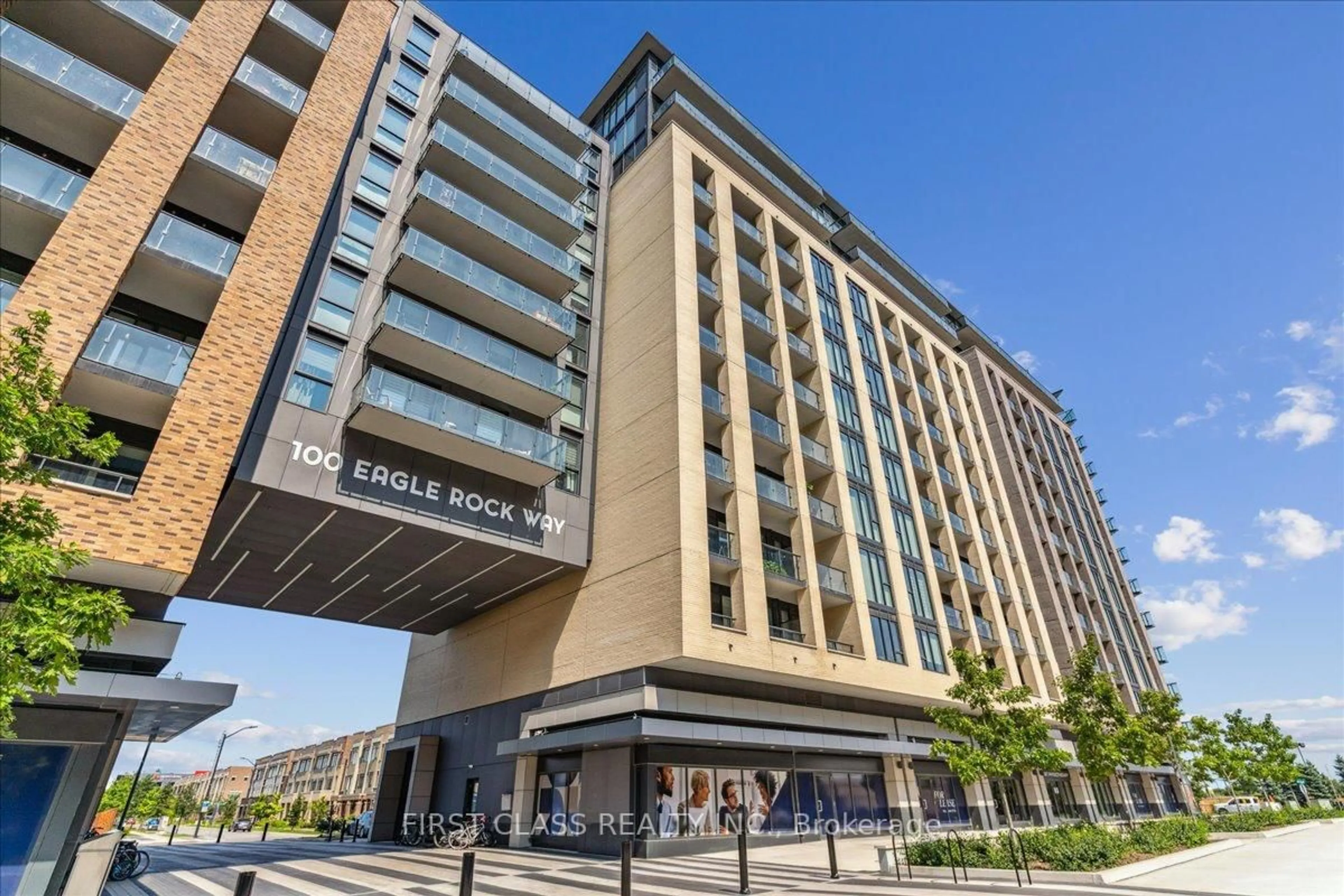 Indoor foyer for 100 Eagle Rock Way #403, Vaughan Ontario L6A 5B9