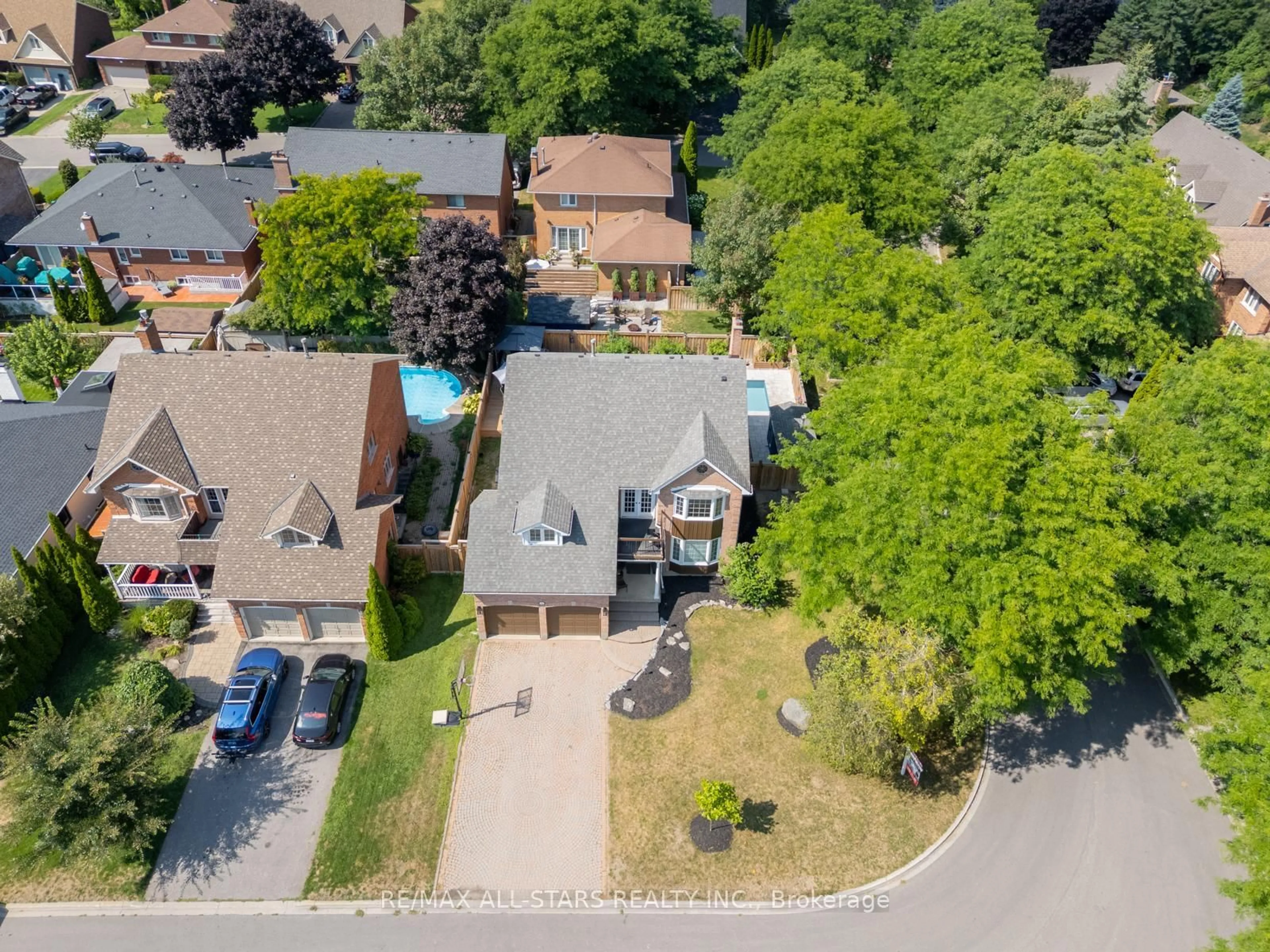 A pic from outside/outdoor area/front of a property/back of a property/a pic from drone, street for 22 Dorman Dr, Whitchurch-Stouffville Ontario L4A 8A6