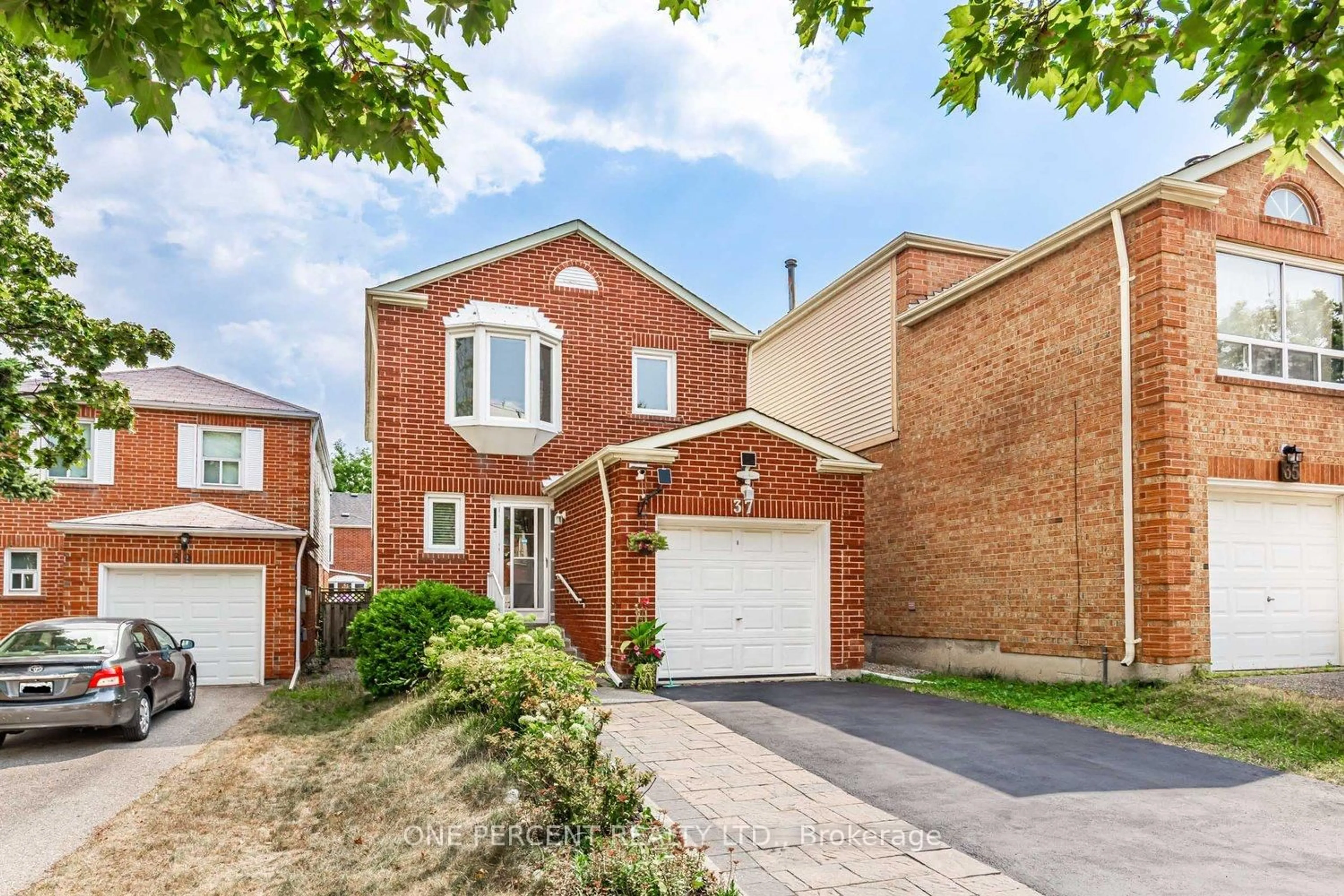 Home with brick exterior material, street for 37 Lansbury Crt, Vaughan Ontario L4J 5K1