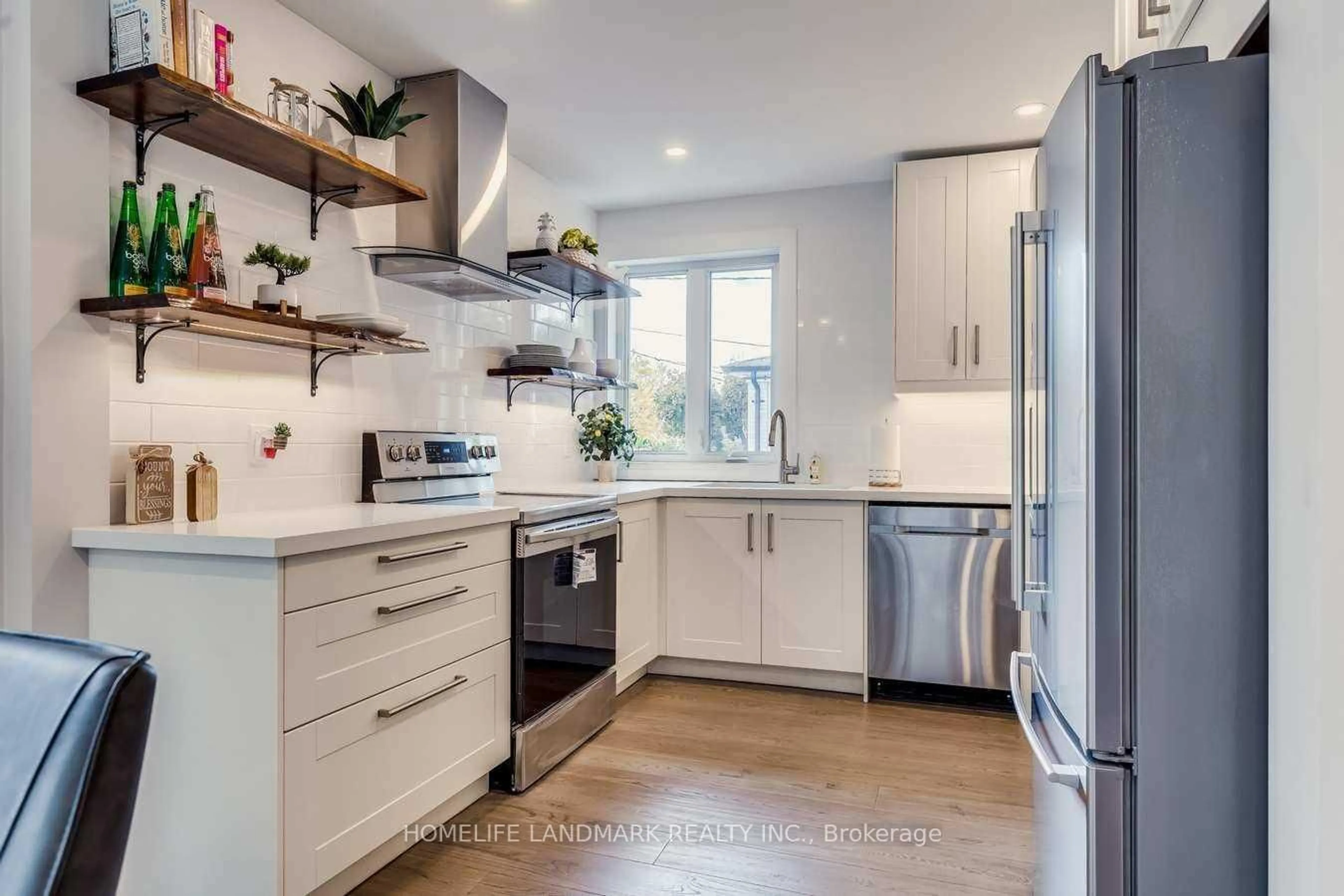Contemporary kitchen, unknown for 323 Kerswell Dr, Richmond Hill Ontario L4C 2X1
