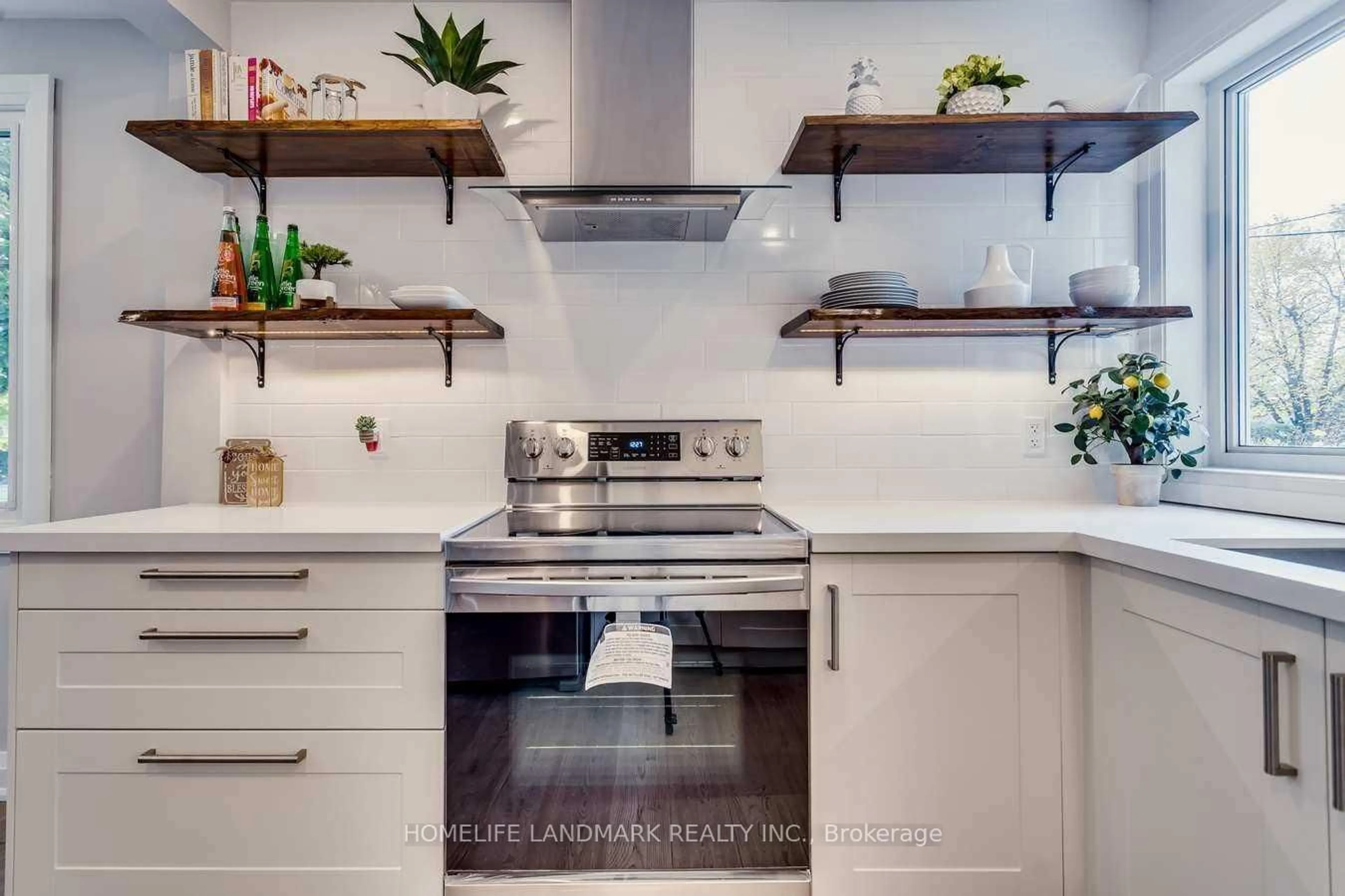 Contemporary kitchen, unknown for 323 Kerswell Dr, Richmond Hill Ontario L4C 2X1