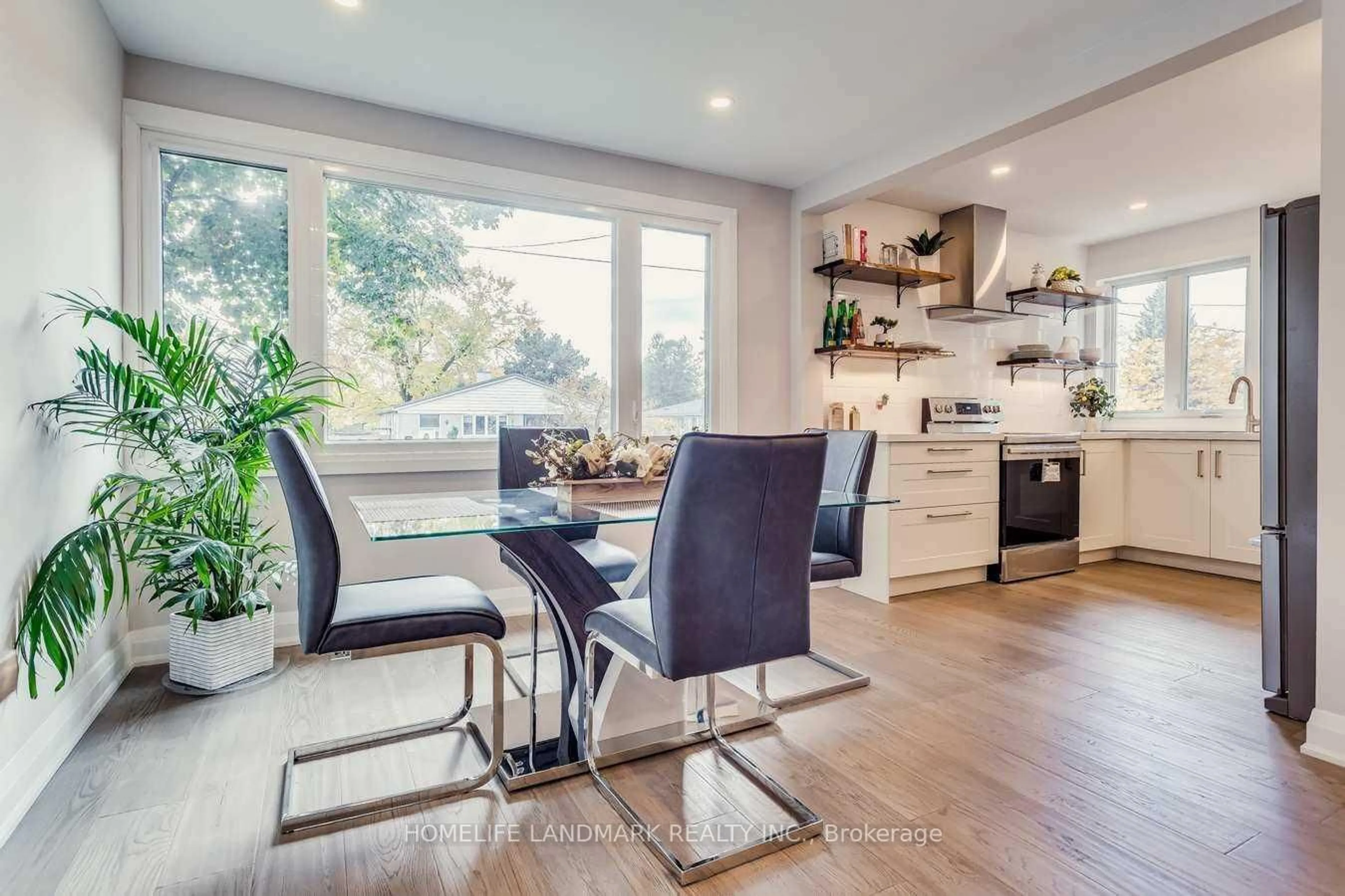 Open concept kitchen, wood/laminate floor for 323 Kerswell Dr, Richmond Hill Ontario L4C 2X1