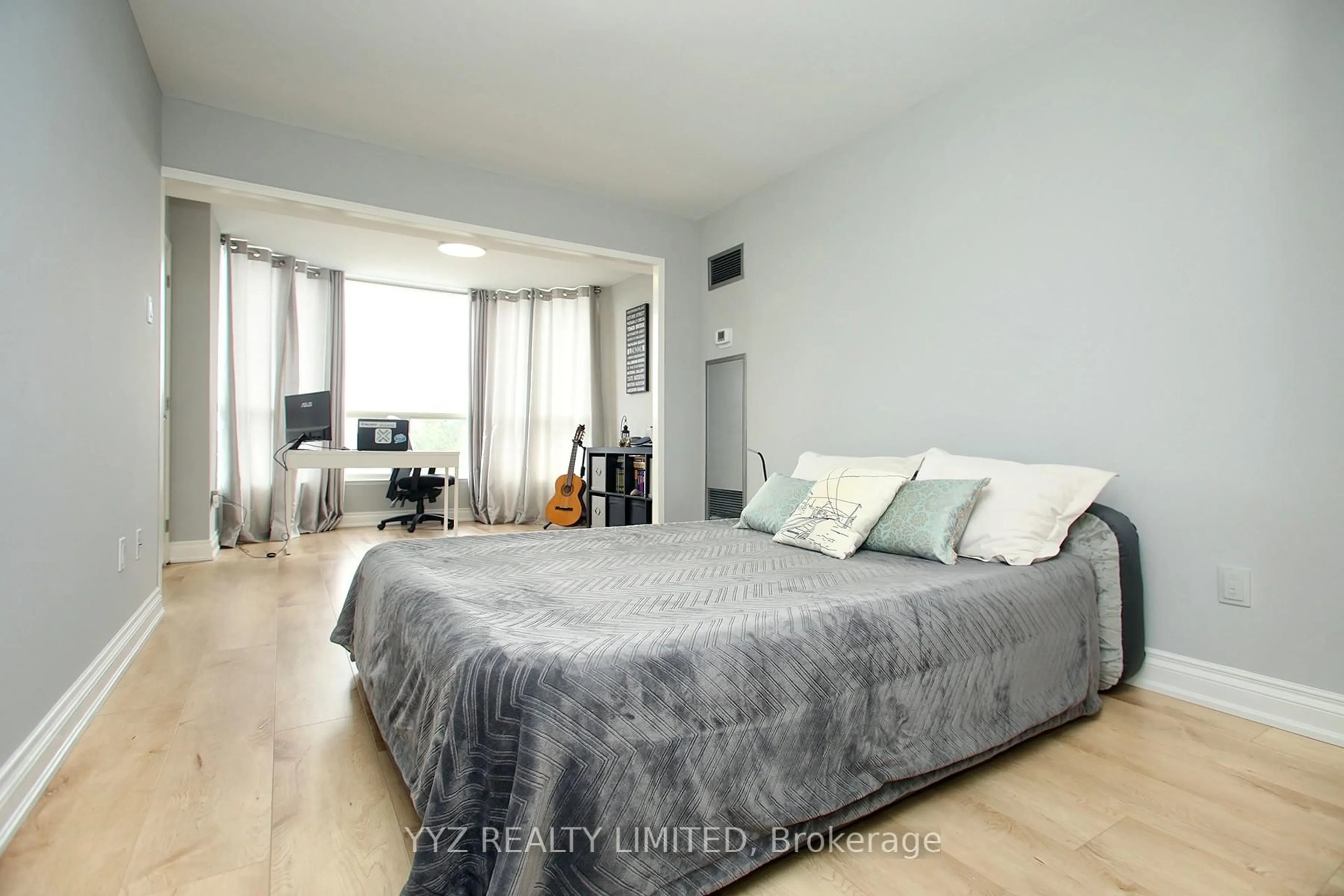 A pic of a room for 1 Clark Ave #407, Vaughan Ontario L4J 7Y6
