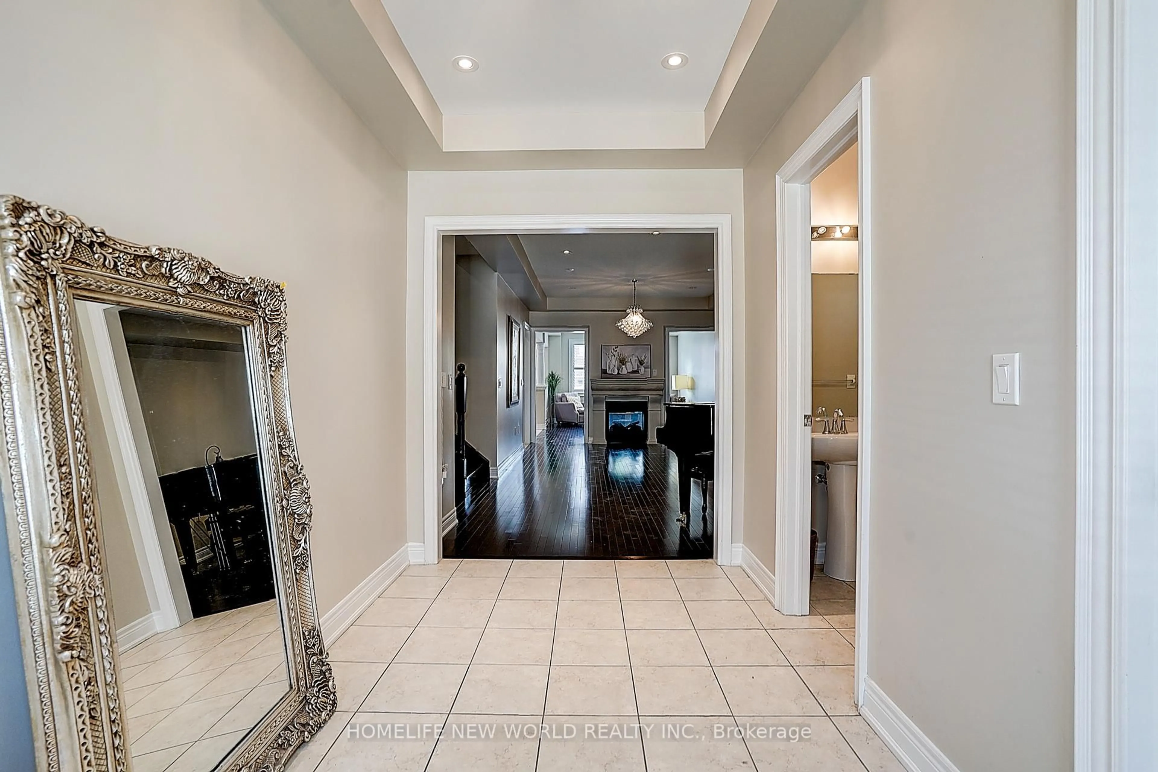 Indoor entryway for 253 Cannes Ave, Vaughan Ontario L4H 3W9