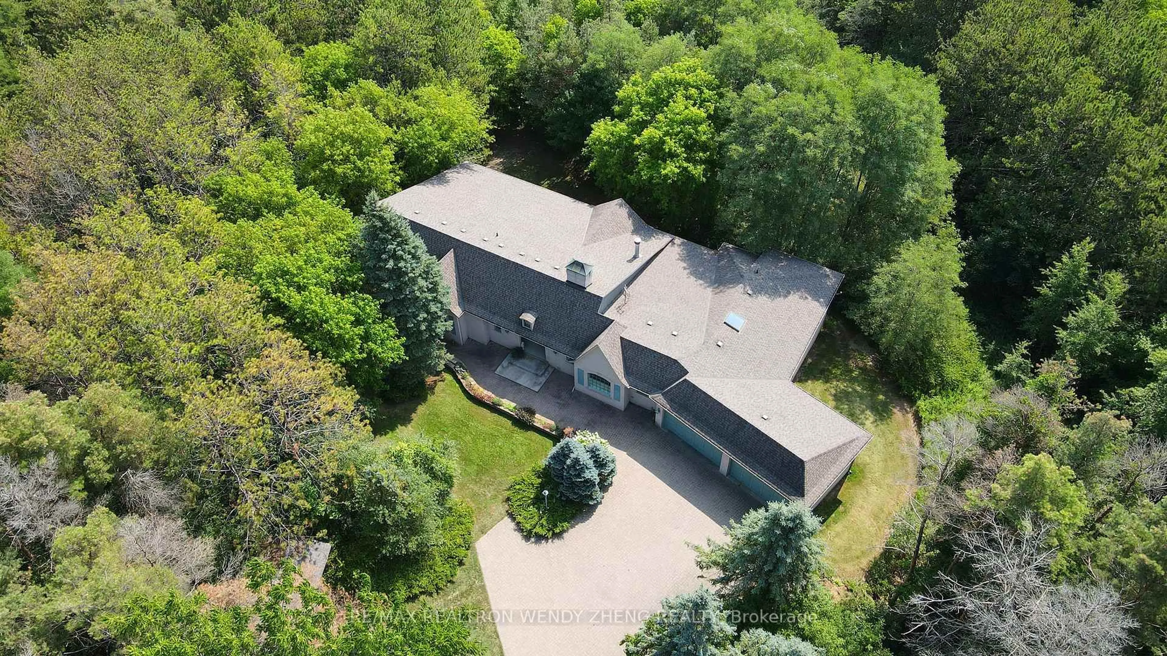 A pic from outside/outdoor area/front of a property/back of a property/a pic from drone, unknown for 18381 McCowan Rd, East Gwillimbury Ontario L0G 1M0