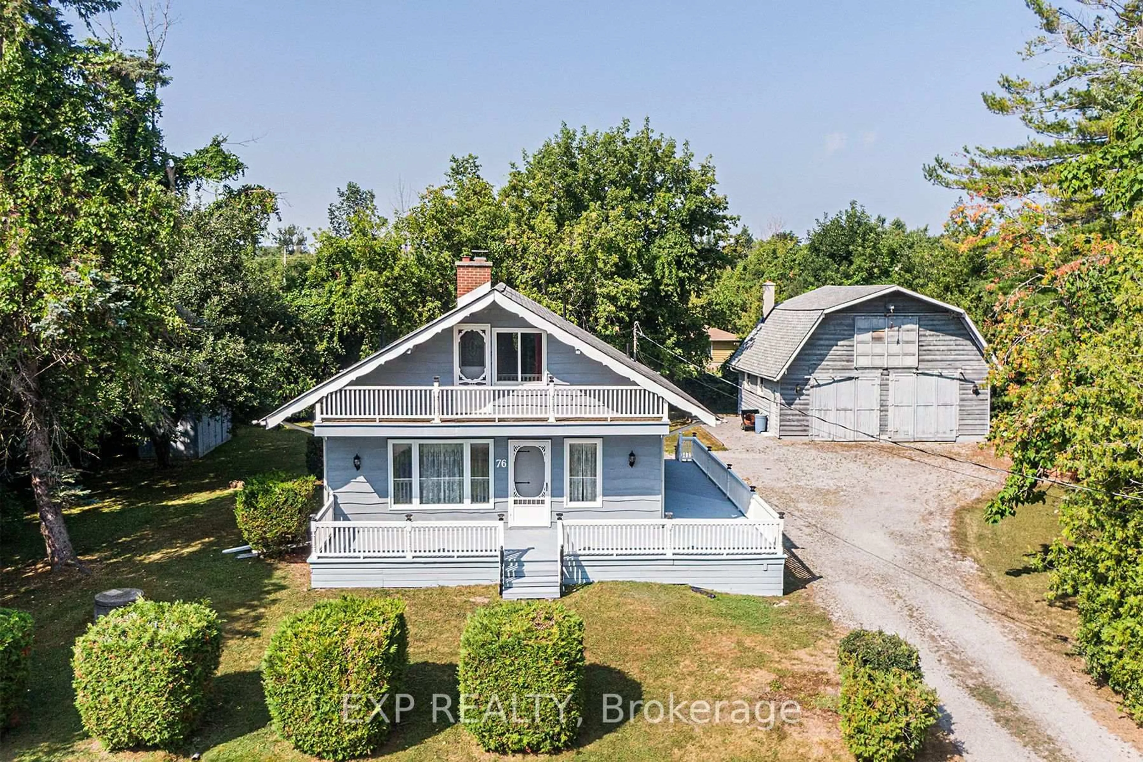 A pic from outside/outdoor area/front of a property/back of a property/a pic from drone, building for 76 Sunset Beach Rd, Georgina Ontario L0E 1N0