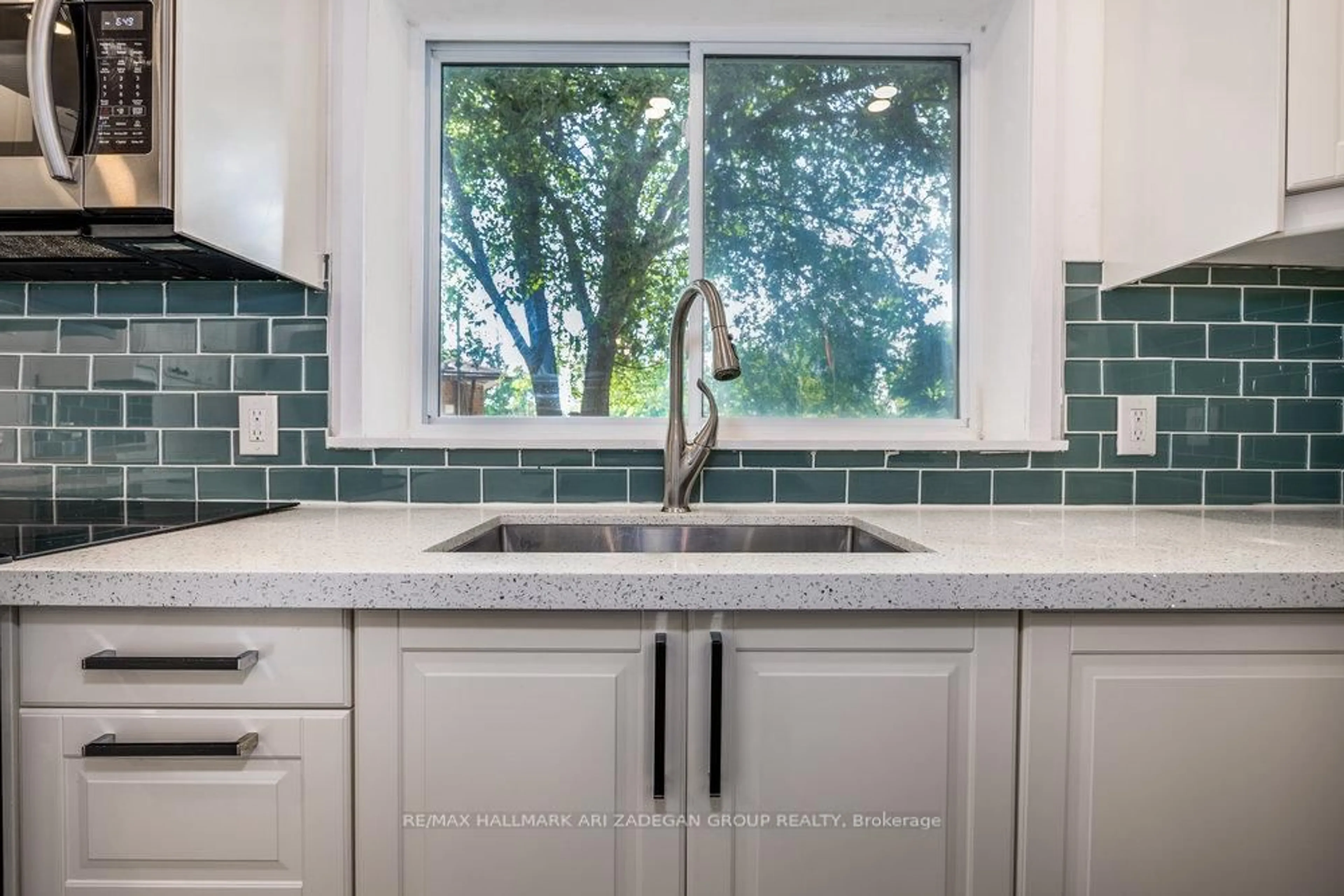 Contemporary kitchen, ceramic/tile floor for 47 Newbury Dr, Newmarket Ontario L3Y 4P9