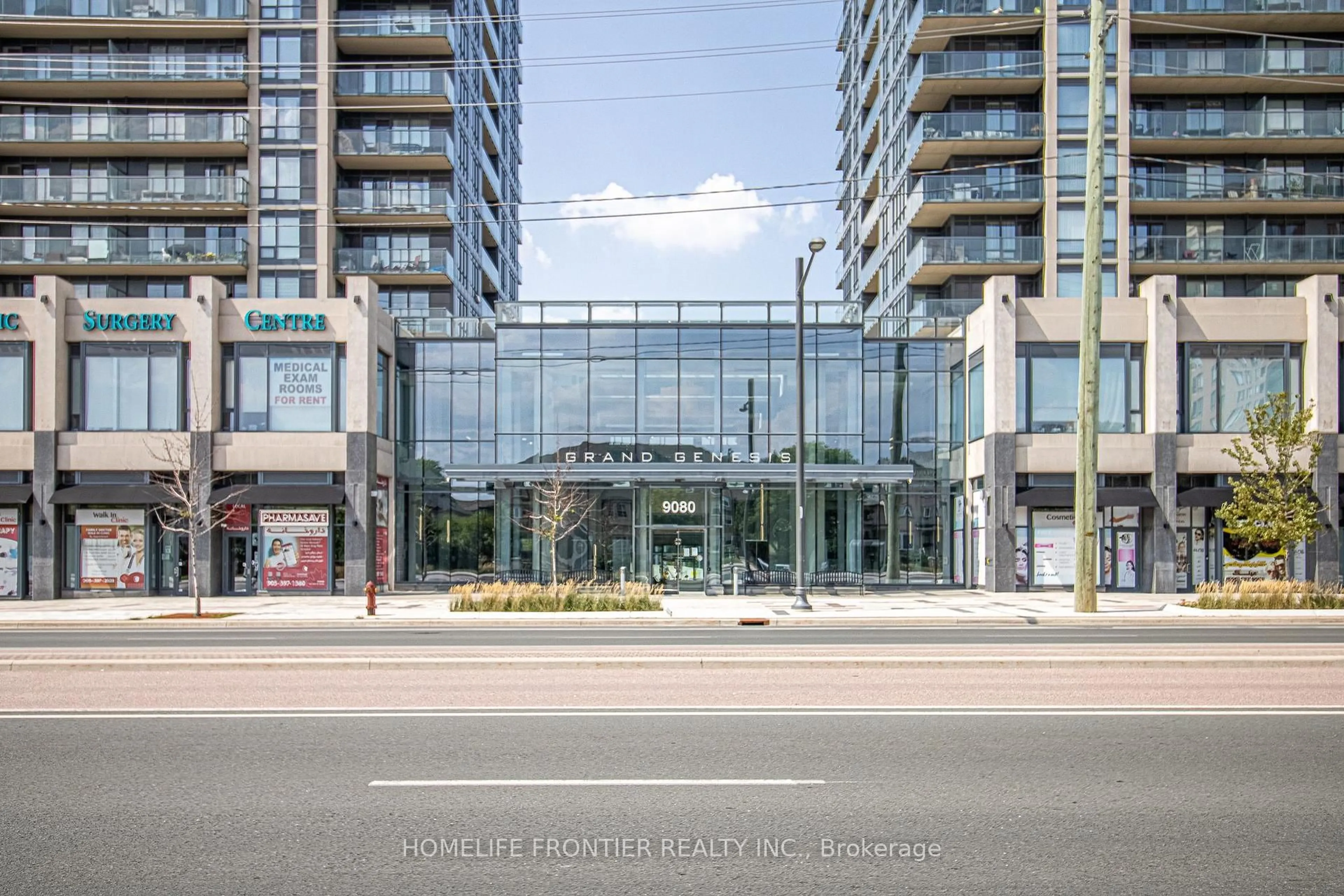 Indoor foyer for 9090 Yonge St #609B, Richmond Hill Ontario L4C 0Z1