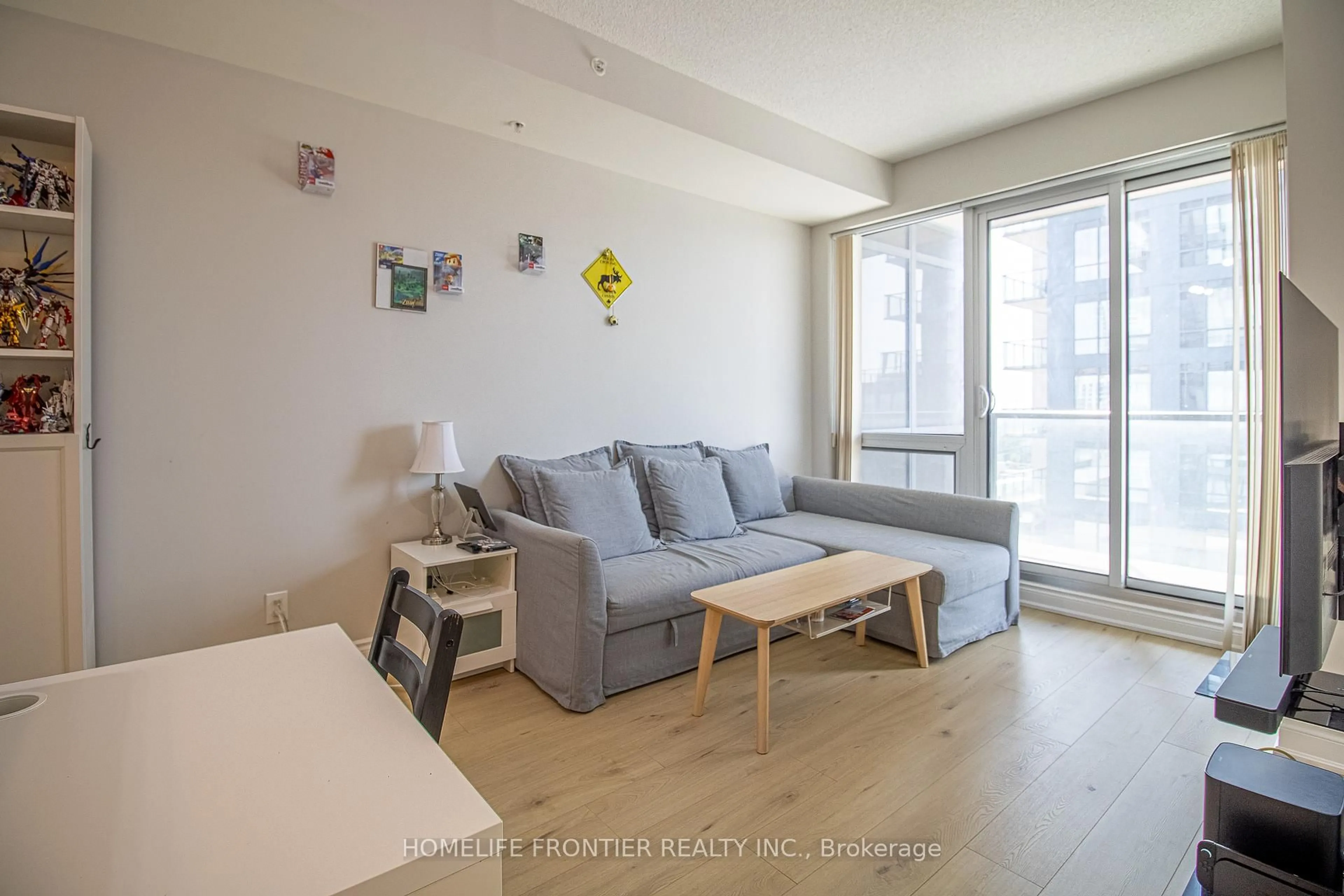 Living room with furniture, unknown for 9090 Yonge St #609B, Richmond Hill Ontario L4C 0Z1