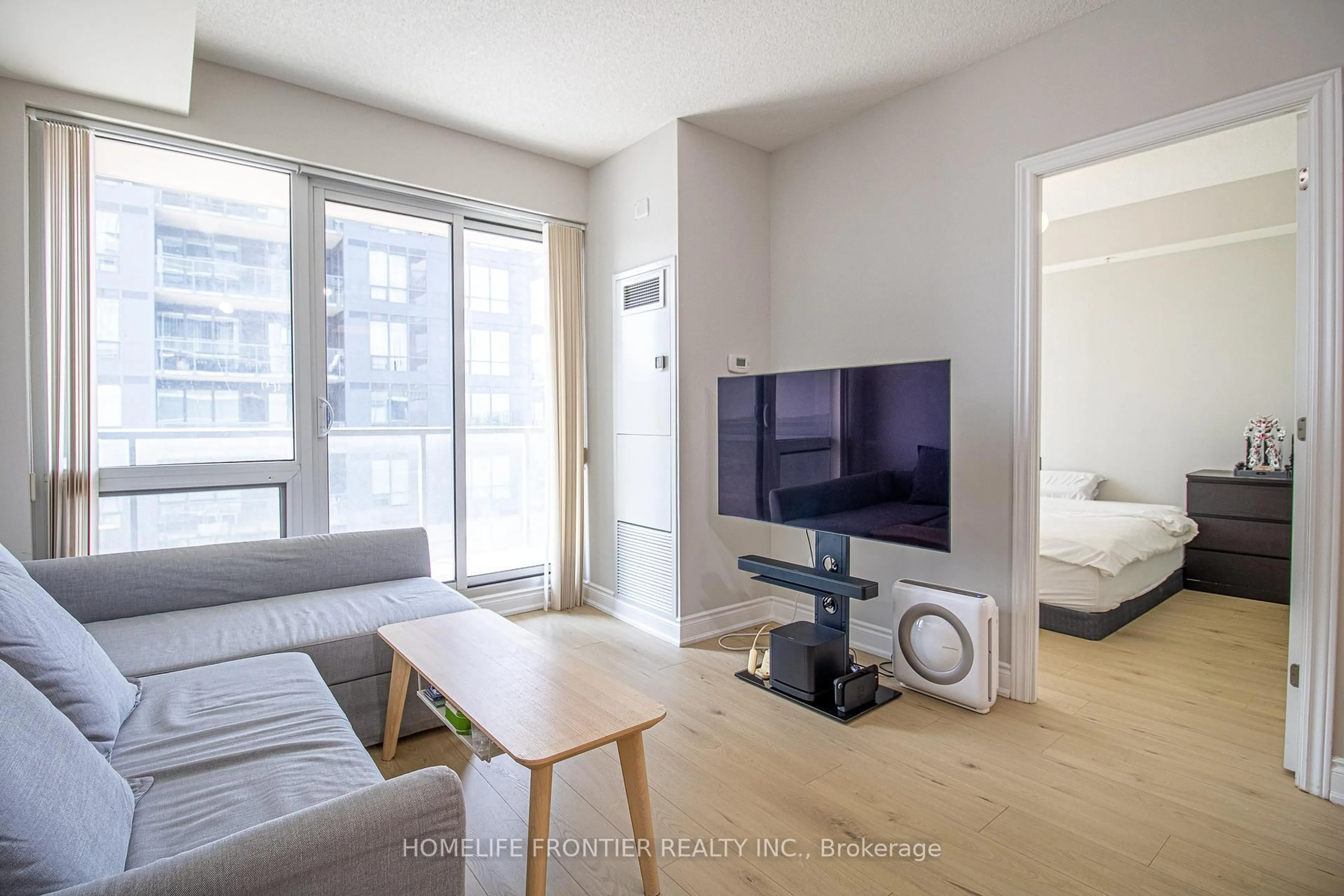 Living room with furniture, unknown for 9090 Yonge St #609B, Richmond Hill Ontario L4C 0Z1